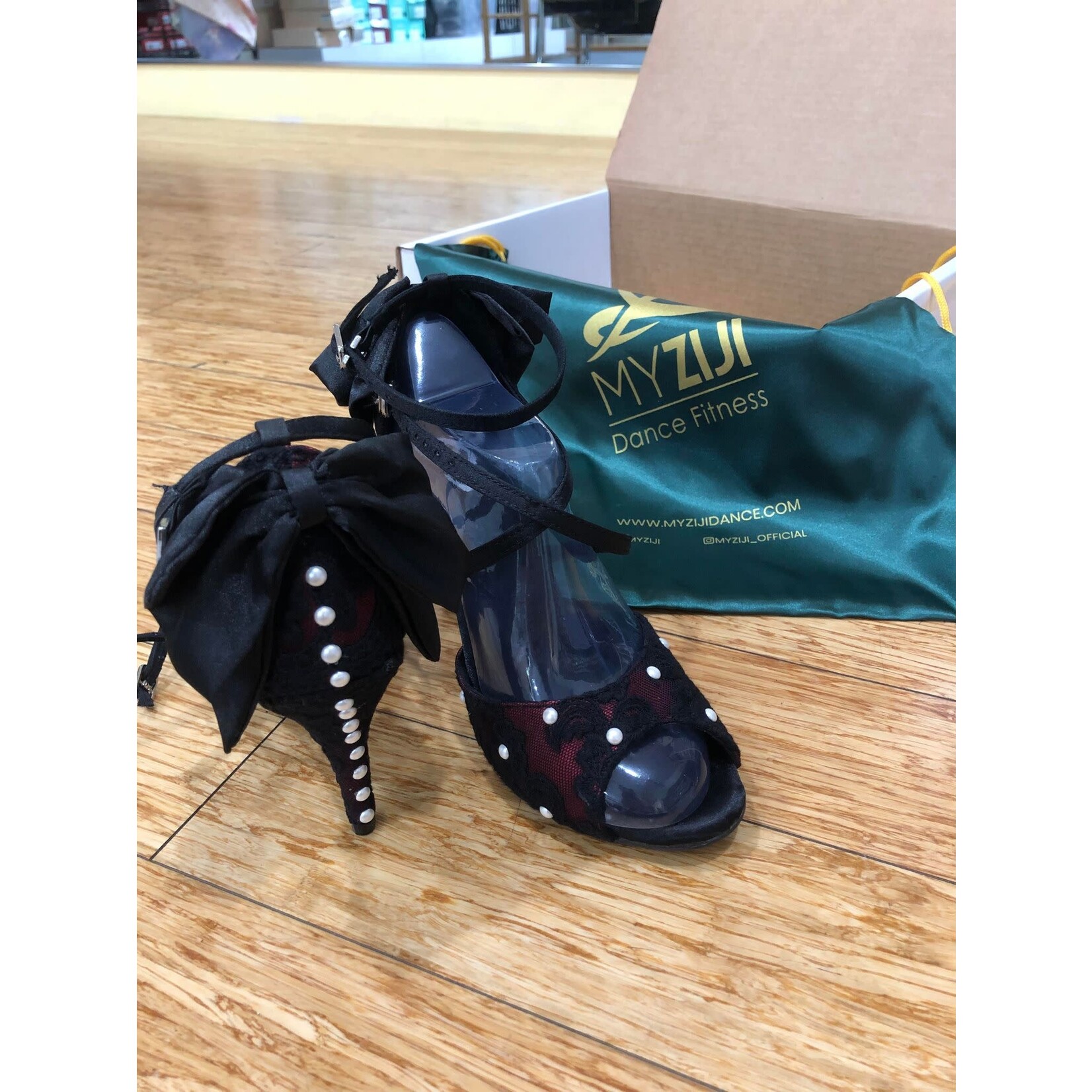 MyZiji MyZiji Pearl Bow Tie Dance Shoes