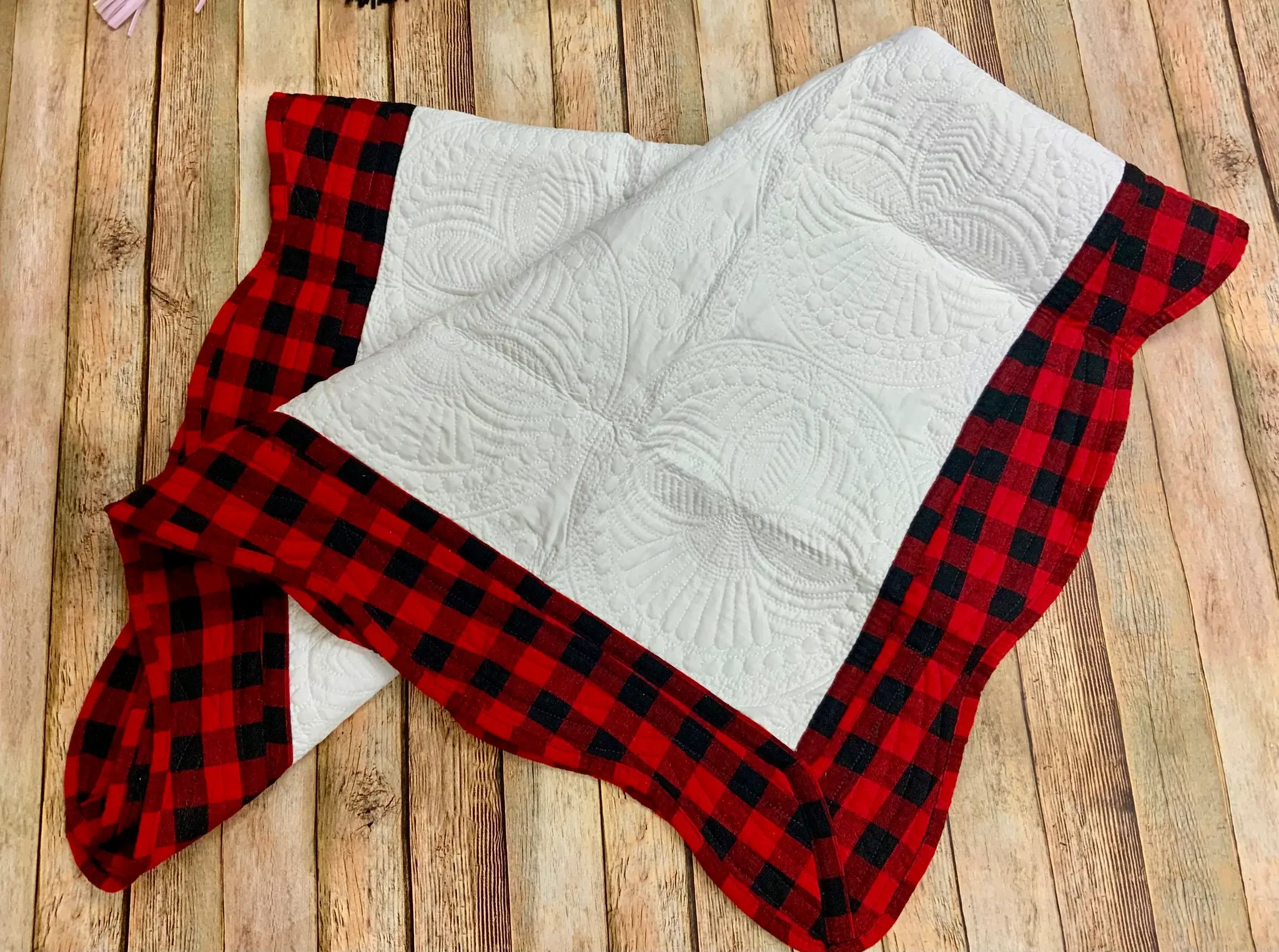 Heirloom Baby Quilts BlkRd buffalo/White Cabin Fever Kentucky