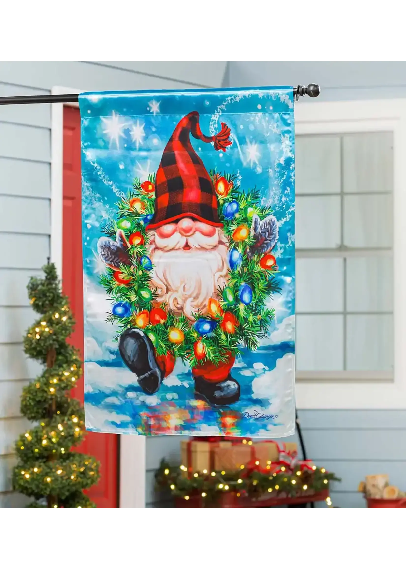 Evergreen Gnome with a Christmas Wreath Garden Lustre Flag