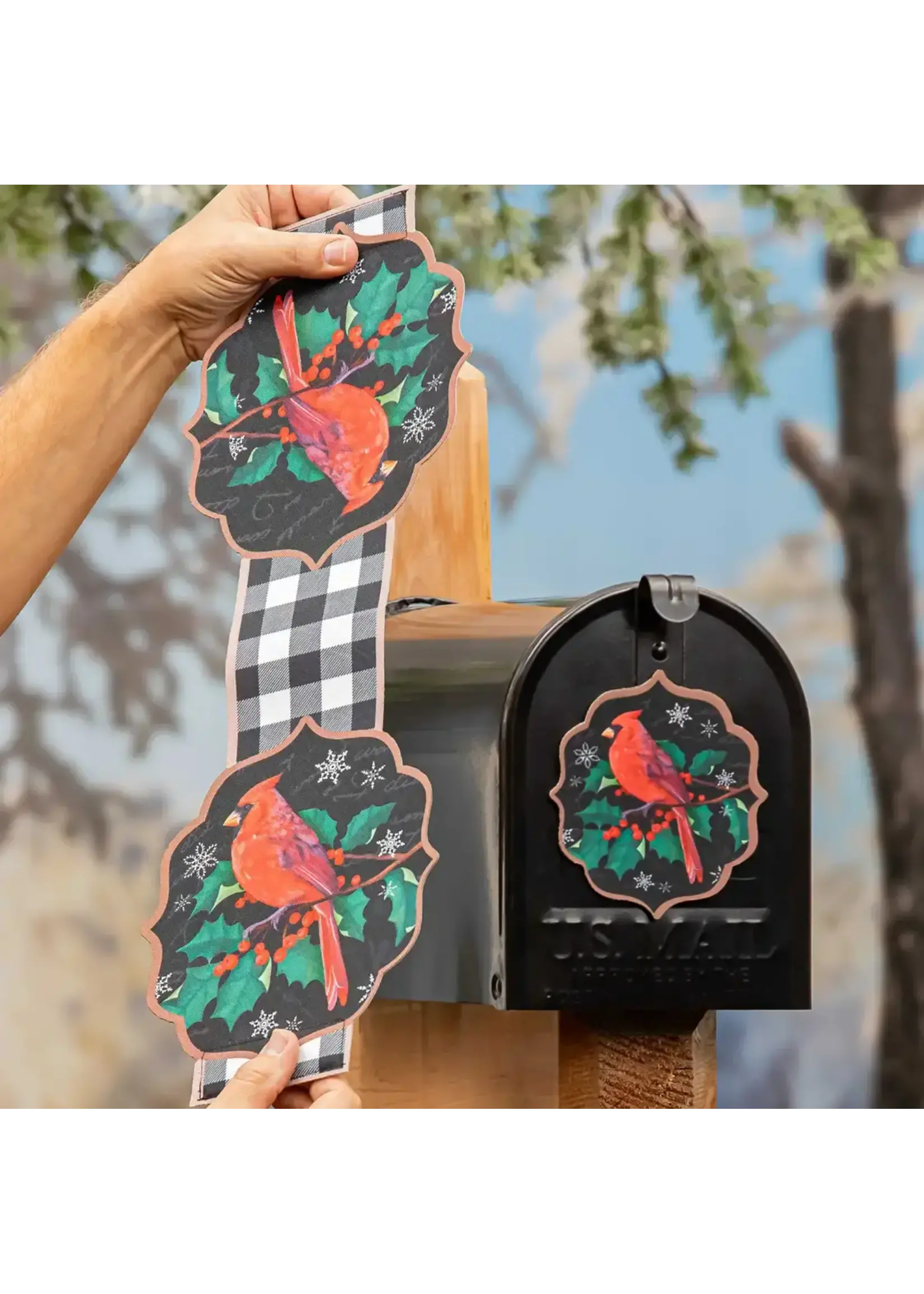 Evergreen Cardinal Mailbox Saddle With Magnetic Mailbox Door Decor Set