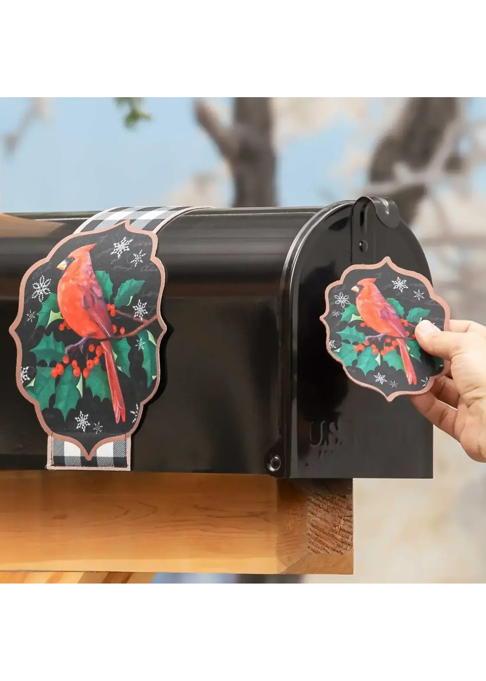 Evergreen Cardinal Mailbox Saddle With Magnetic Mailbox Door Decor Set