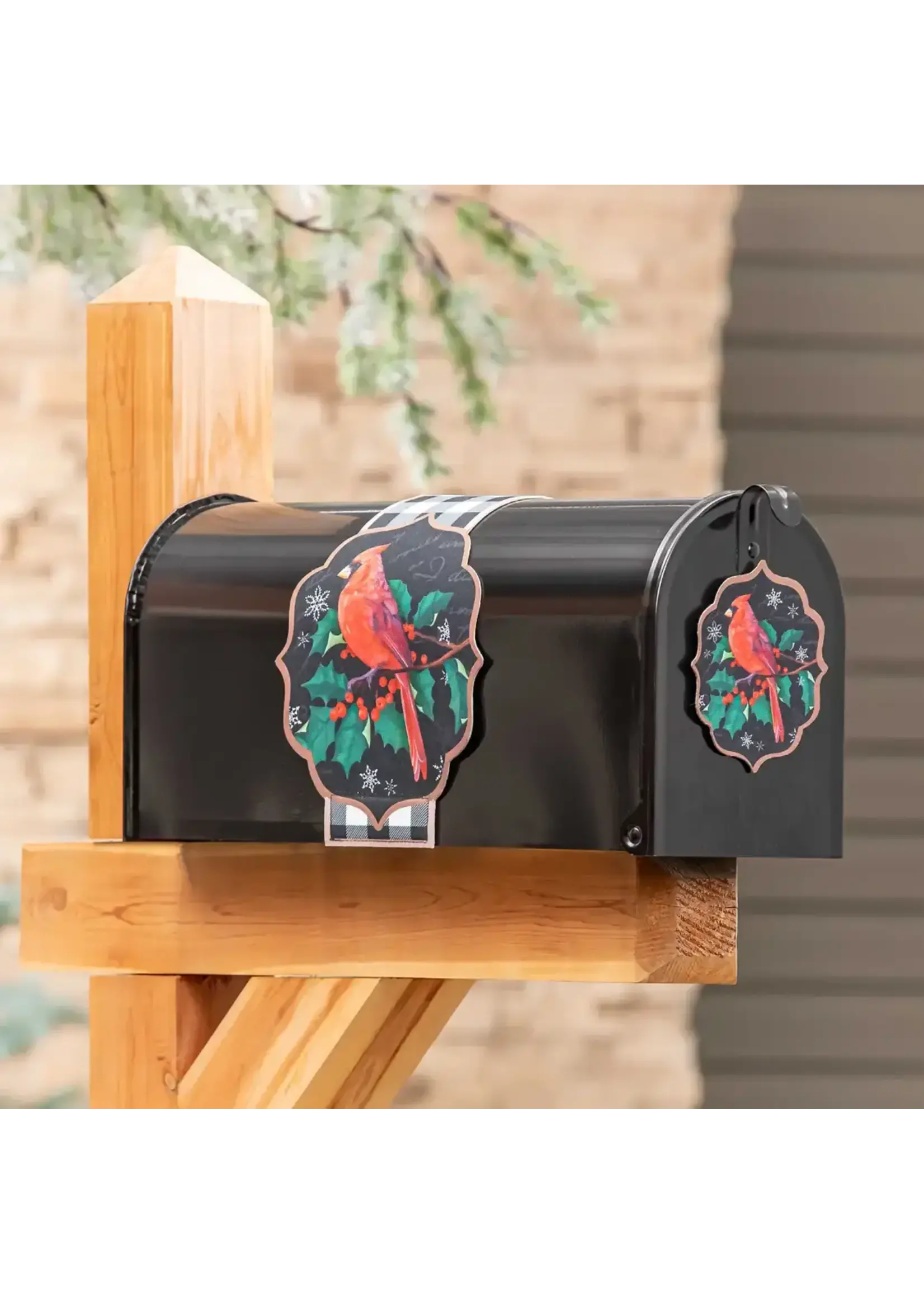 Evergreen Cardinal Mailbox Saddle With Magnetic Mailbox Door Decor Set