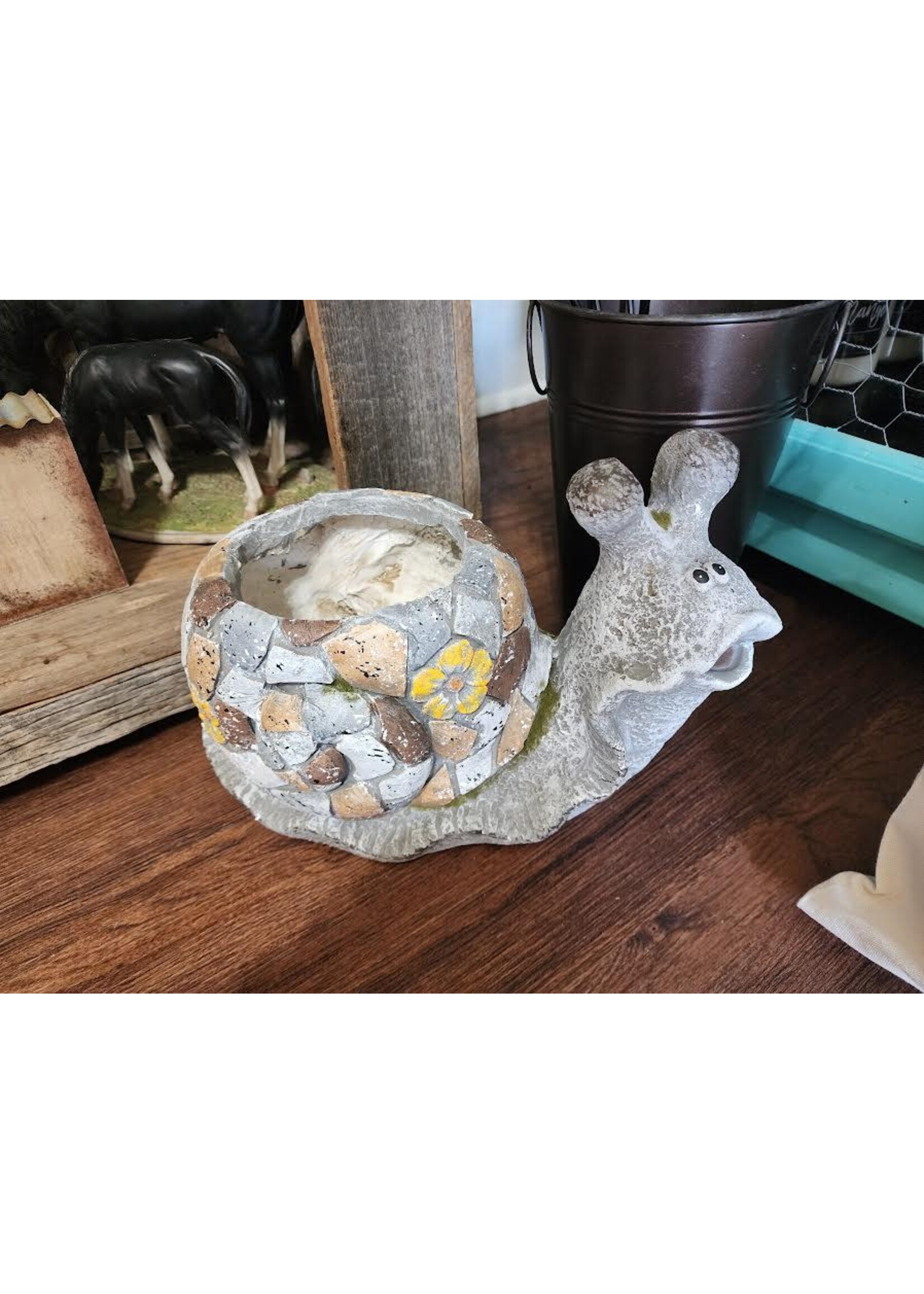 Gary's Wholesale Snail Planter