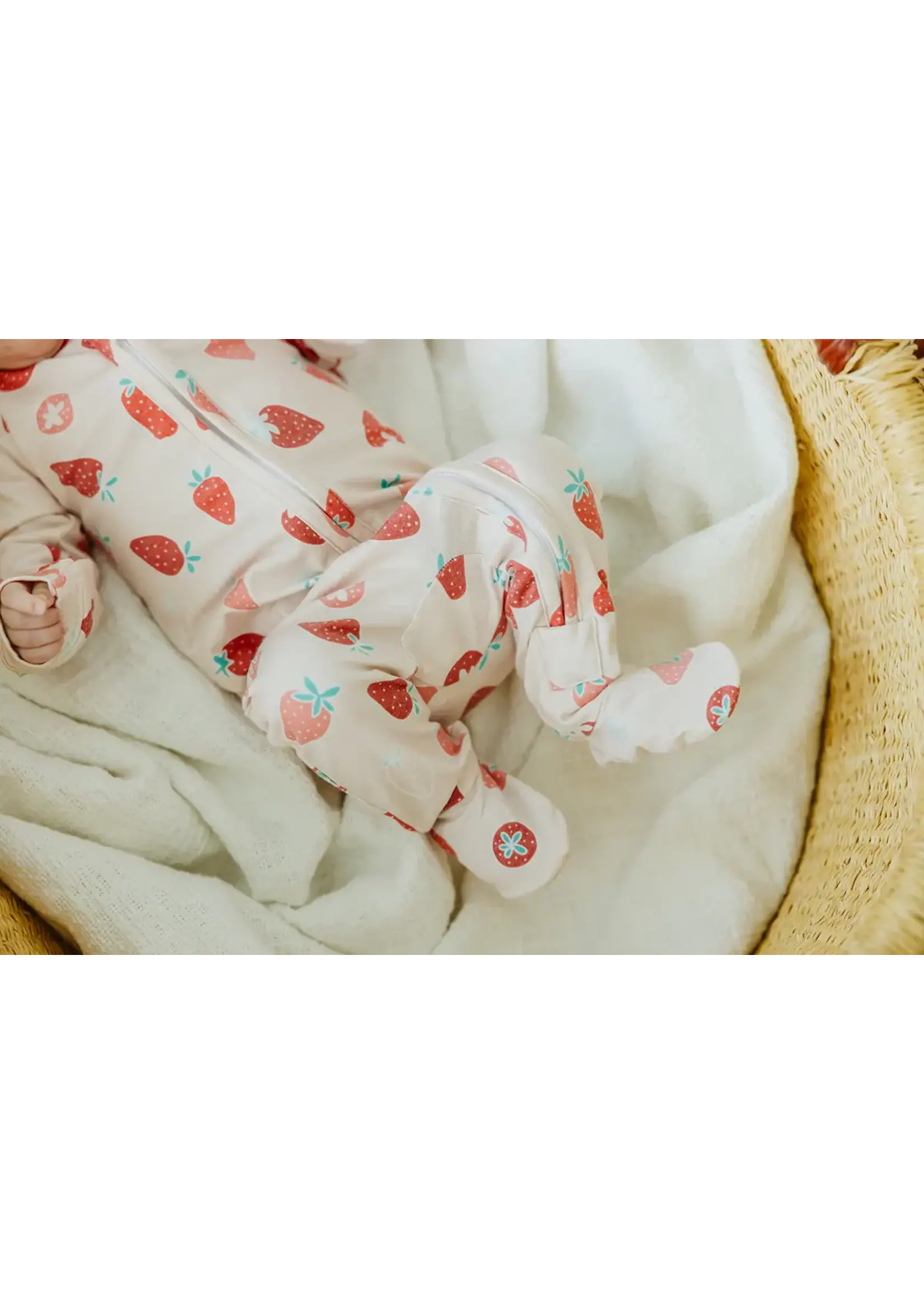 Copper Pearl Copper Pearl Zip Up Footie Pajama Strawberry