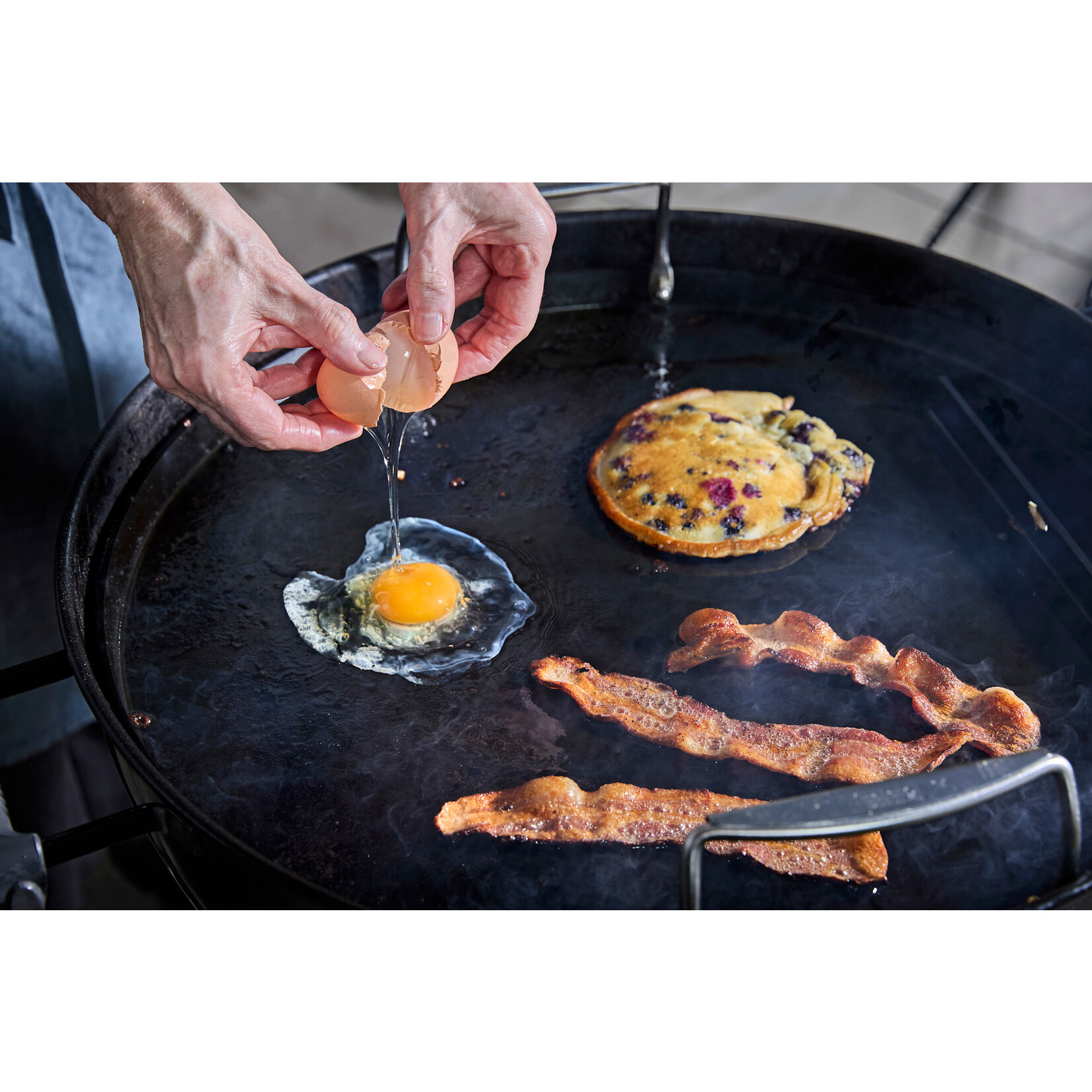 Weber Rust-Resistant 22" Round Griddle Insert { BIN  WE1 - 1 }