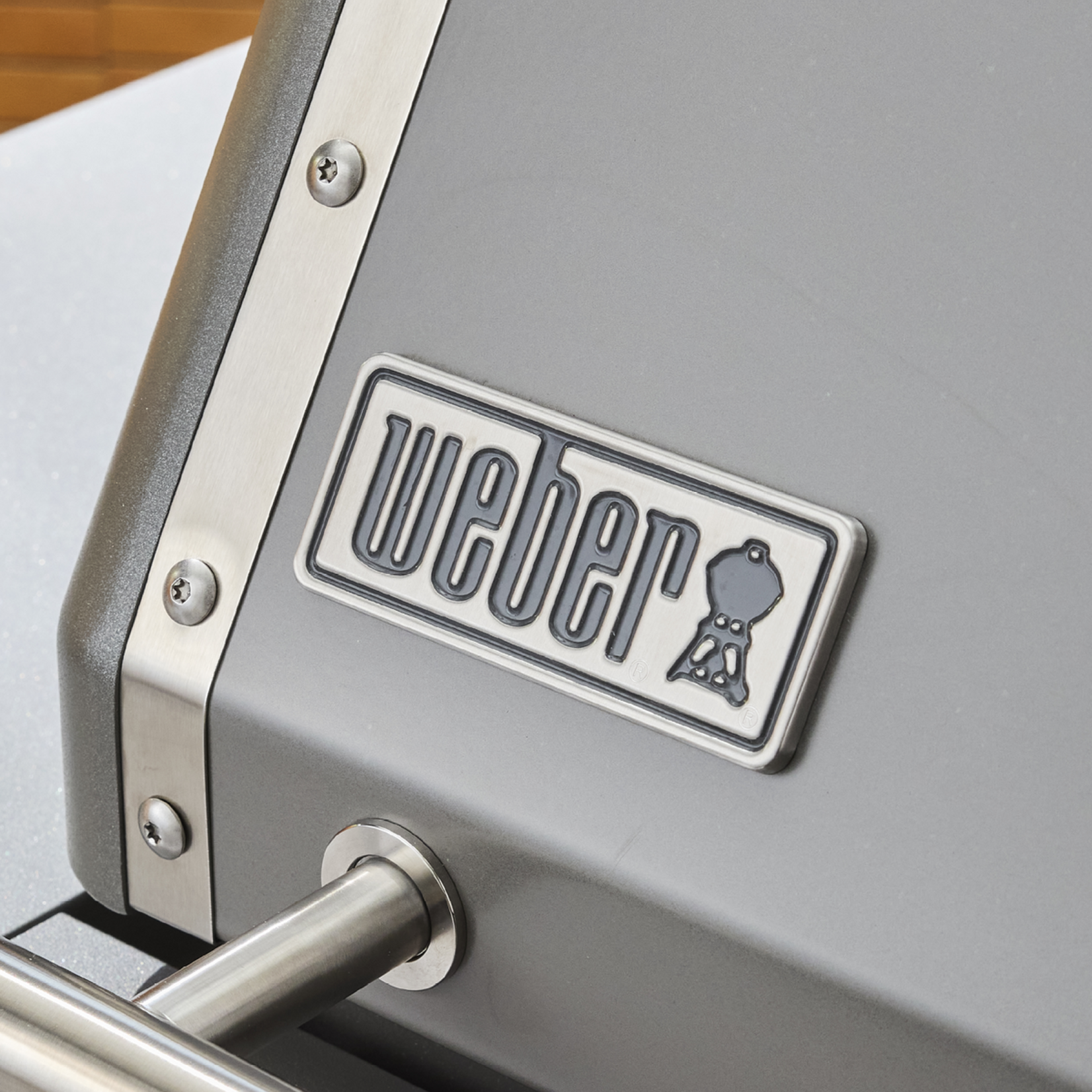 Weber Genesis E-325W Titanium LP