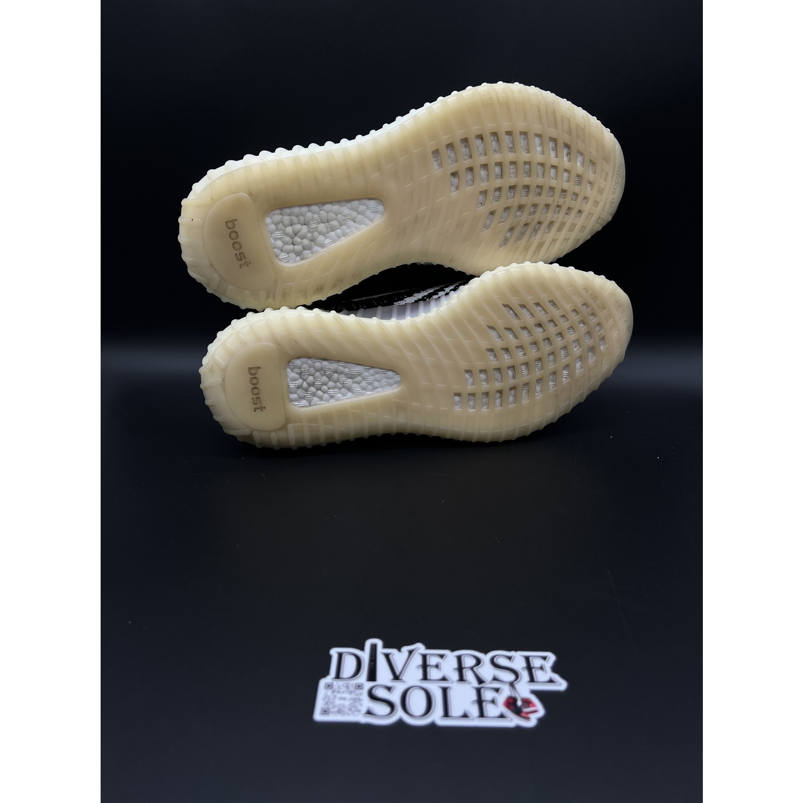 yeezy 350 zebra bottom