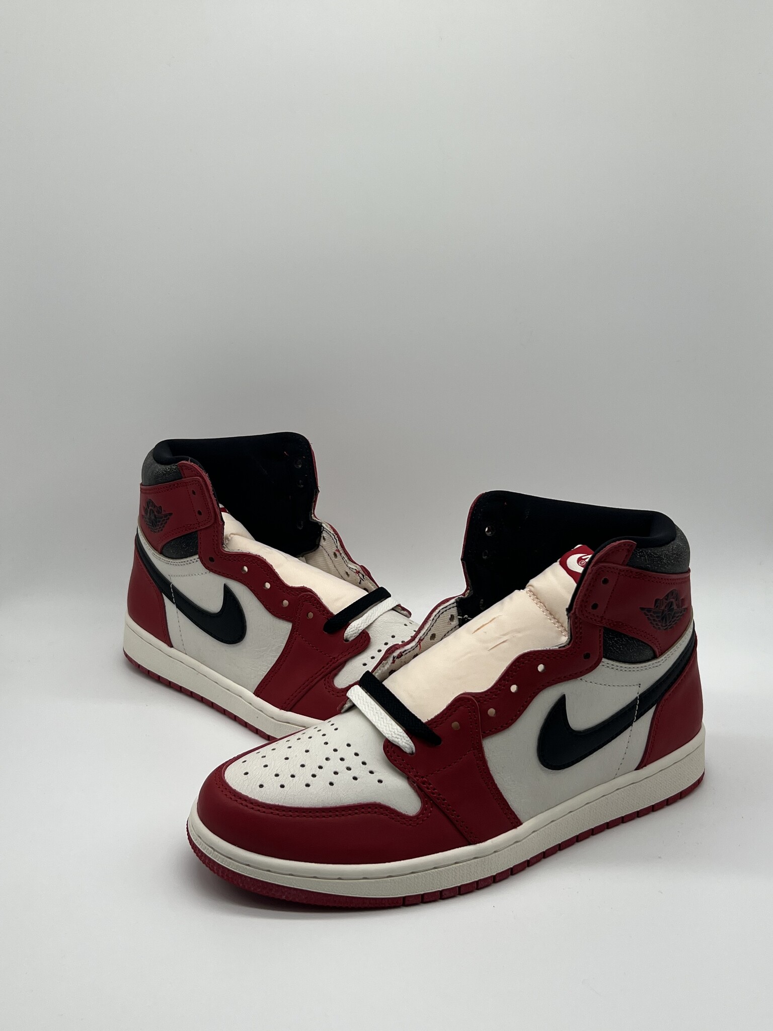 Jordan 1 Retro High OG Chicago Lost and Found - Diverse Sole
