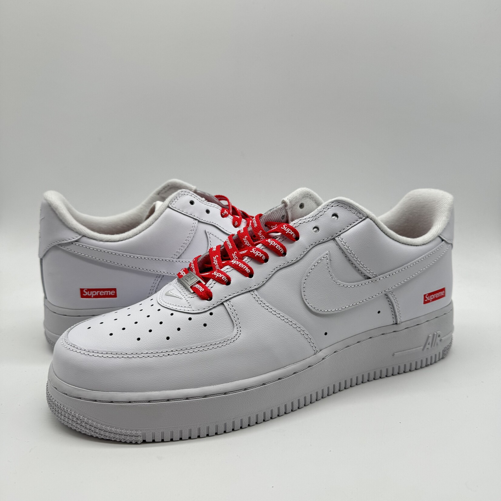 Nike Air Force 1 Low Supreme White