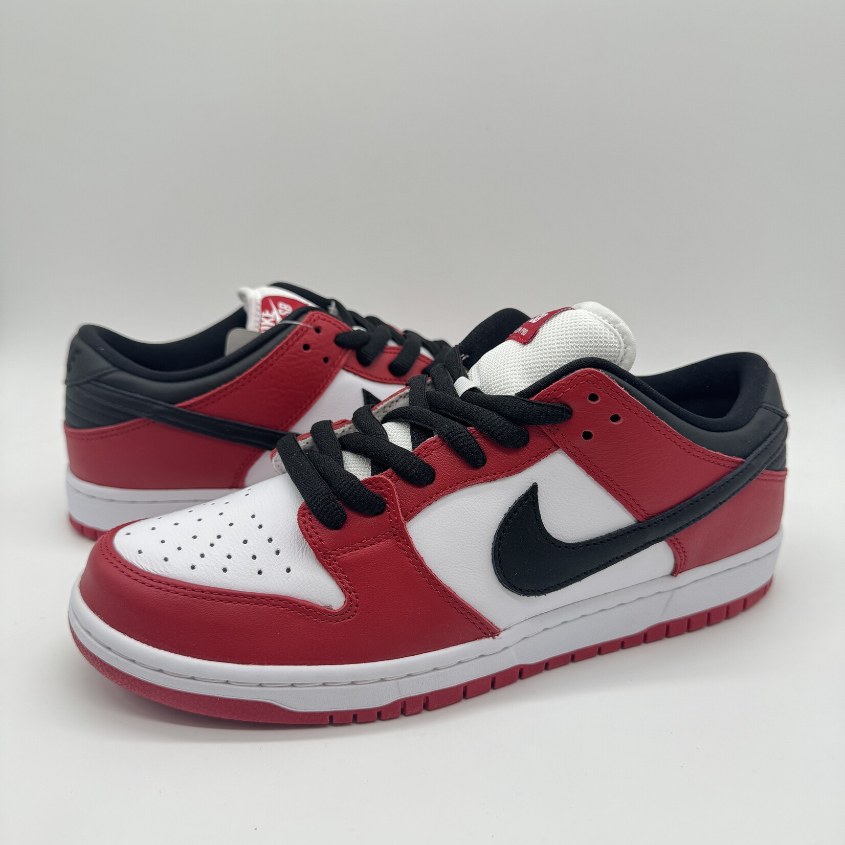 EU re-release SB Dunk low Chicago J ...