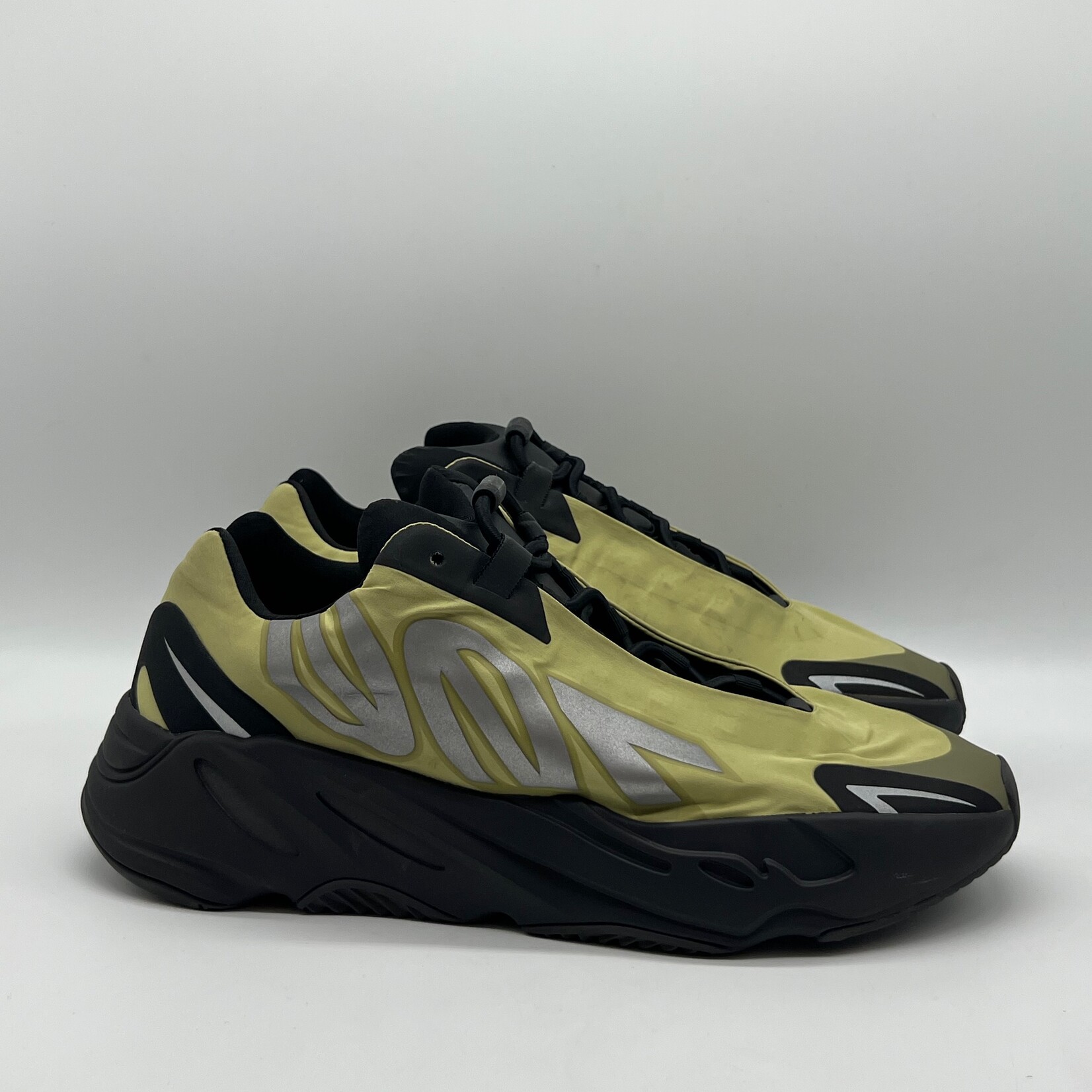 Yeezy Boost 700 MNVN Resin