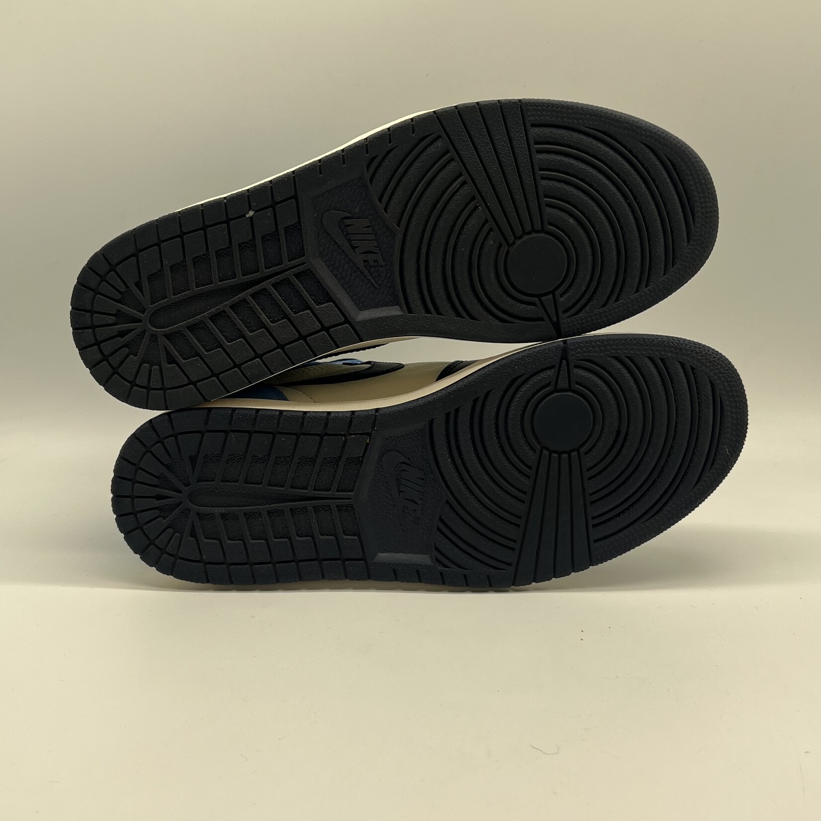 Jordan 1 Retro High Obsidian