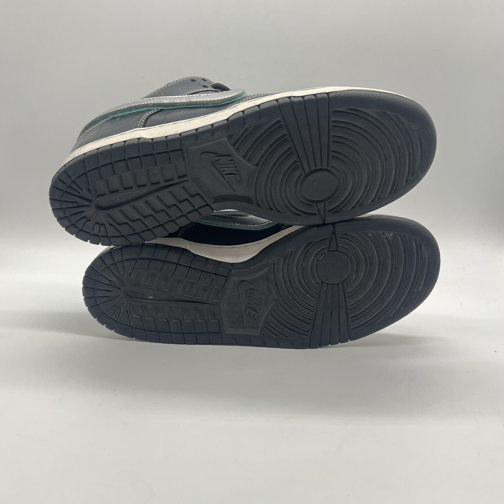 Nike SB Dunk Low Diamond Supply Co.