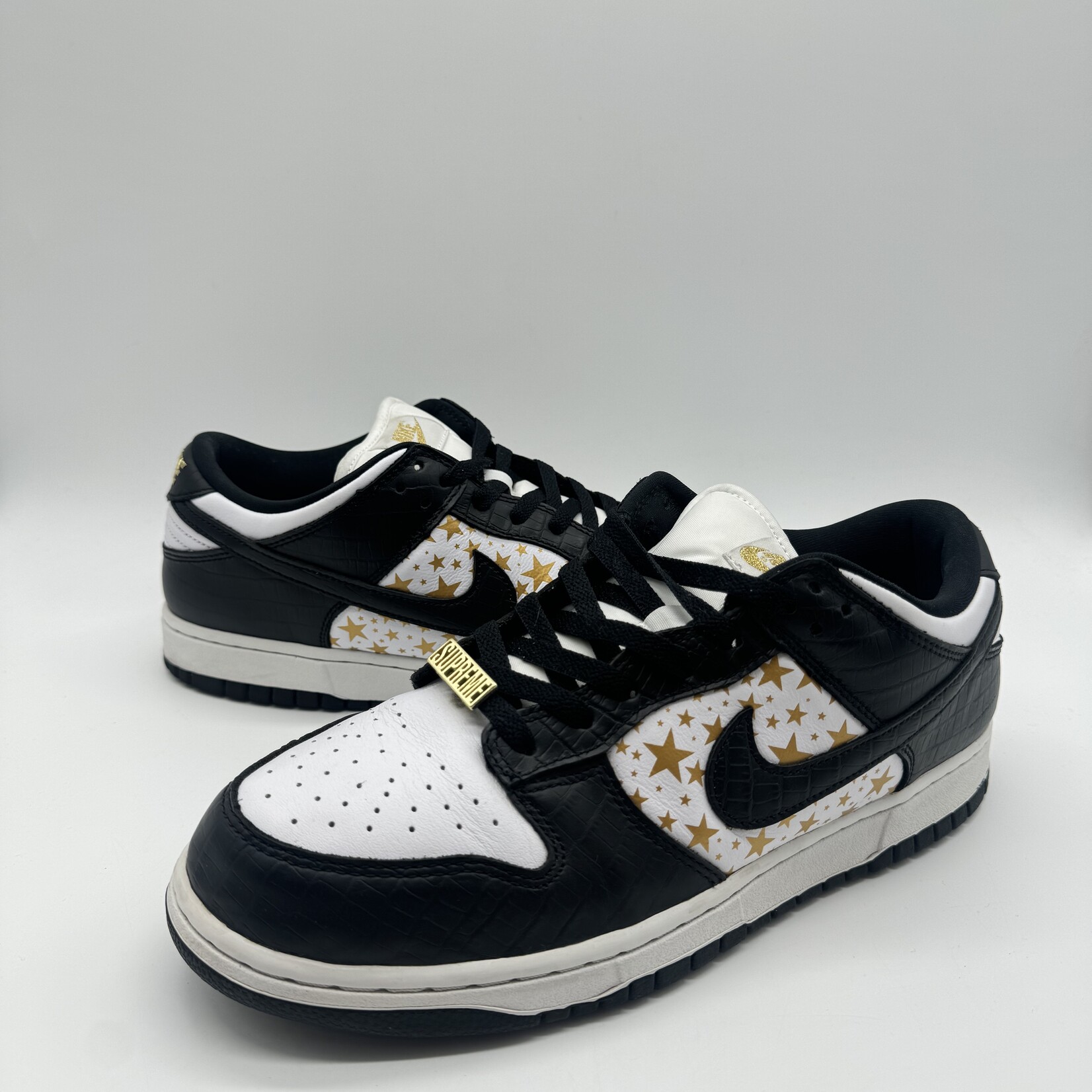 Nike SB Dunk Low Supreme Stars Black (2021) - Diverse Sole Nike SB Dunk Low Supreme Stars Black (2021) - Diverse Sole