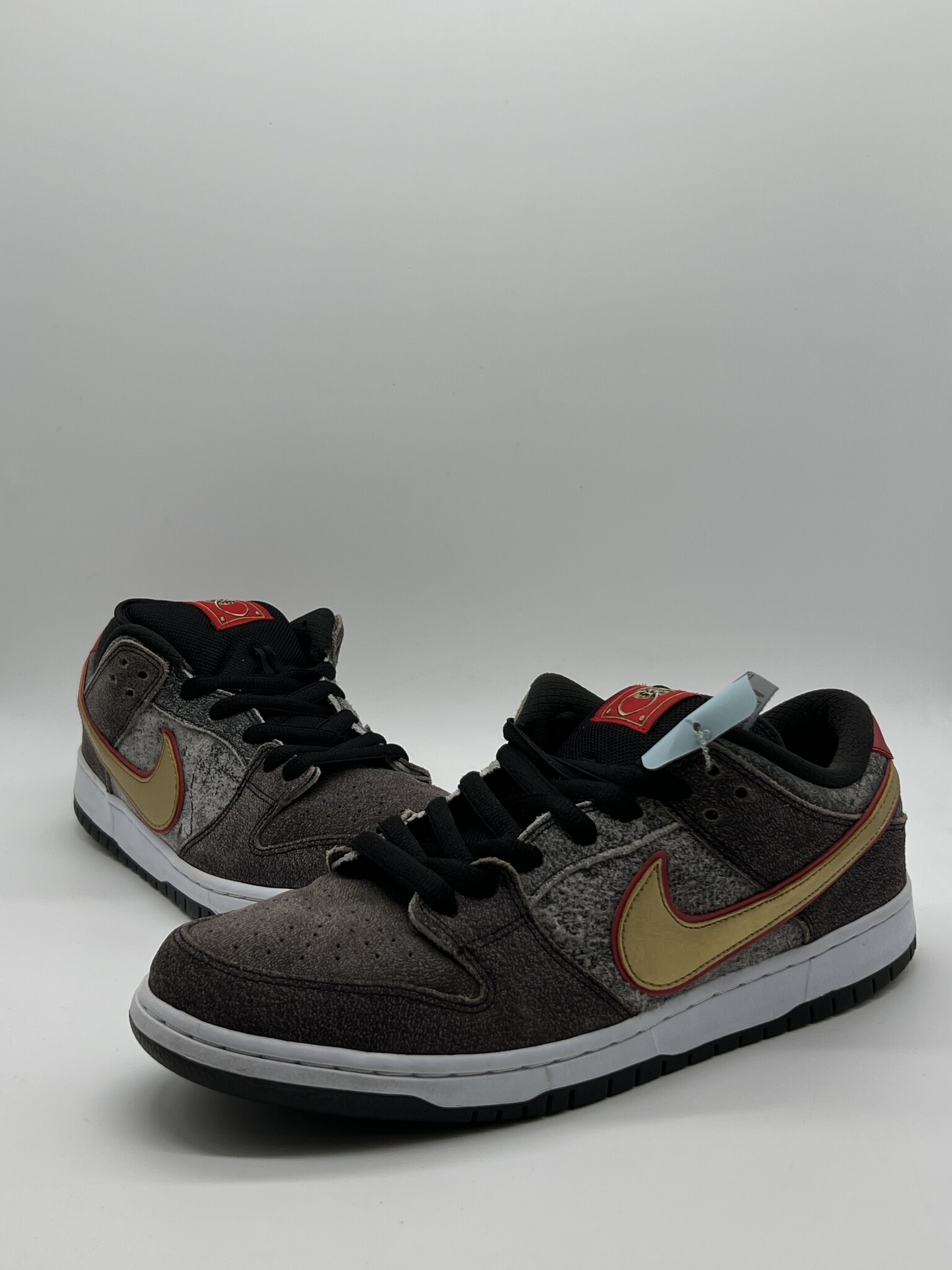 Nike SB Dunk Low Beijing Metallic Gold Diverse Sole