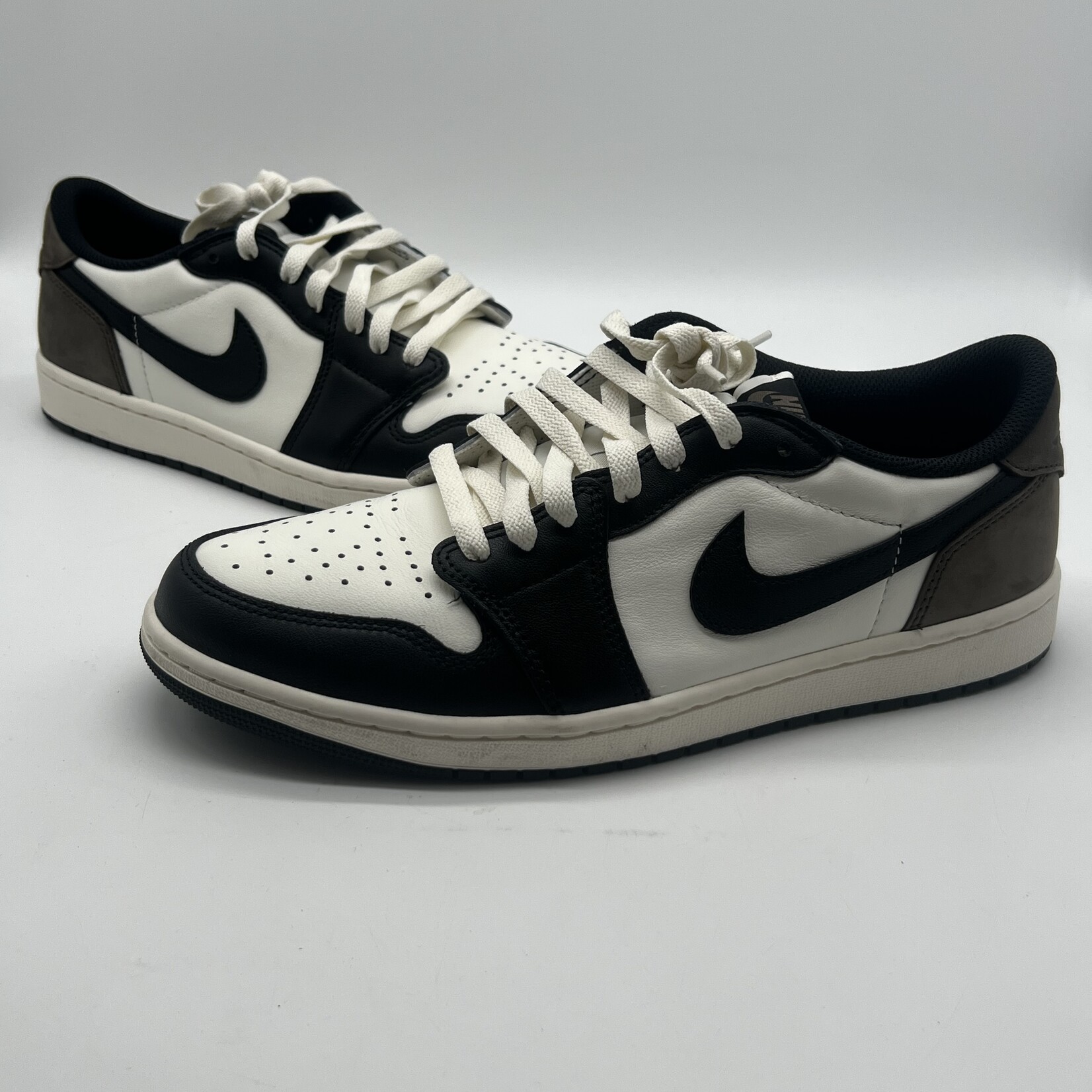 Jordan 1 Retro Low OG Mocha