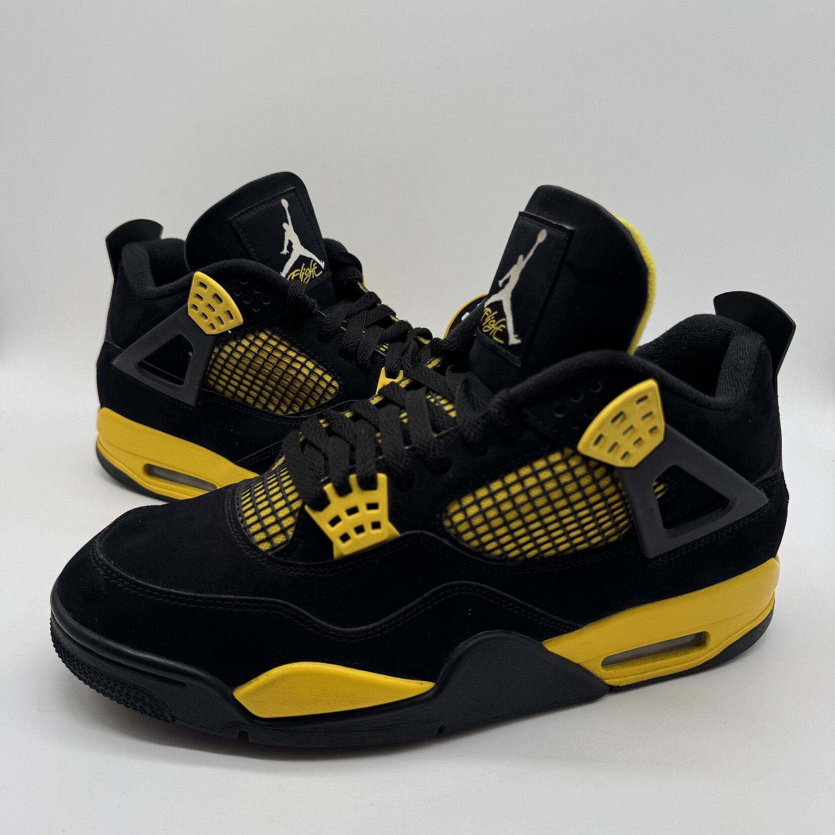 Jordan 4 Retro Thunder (2023)
