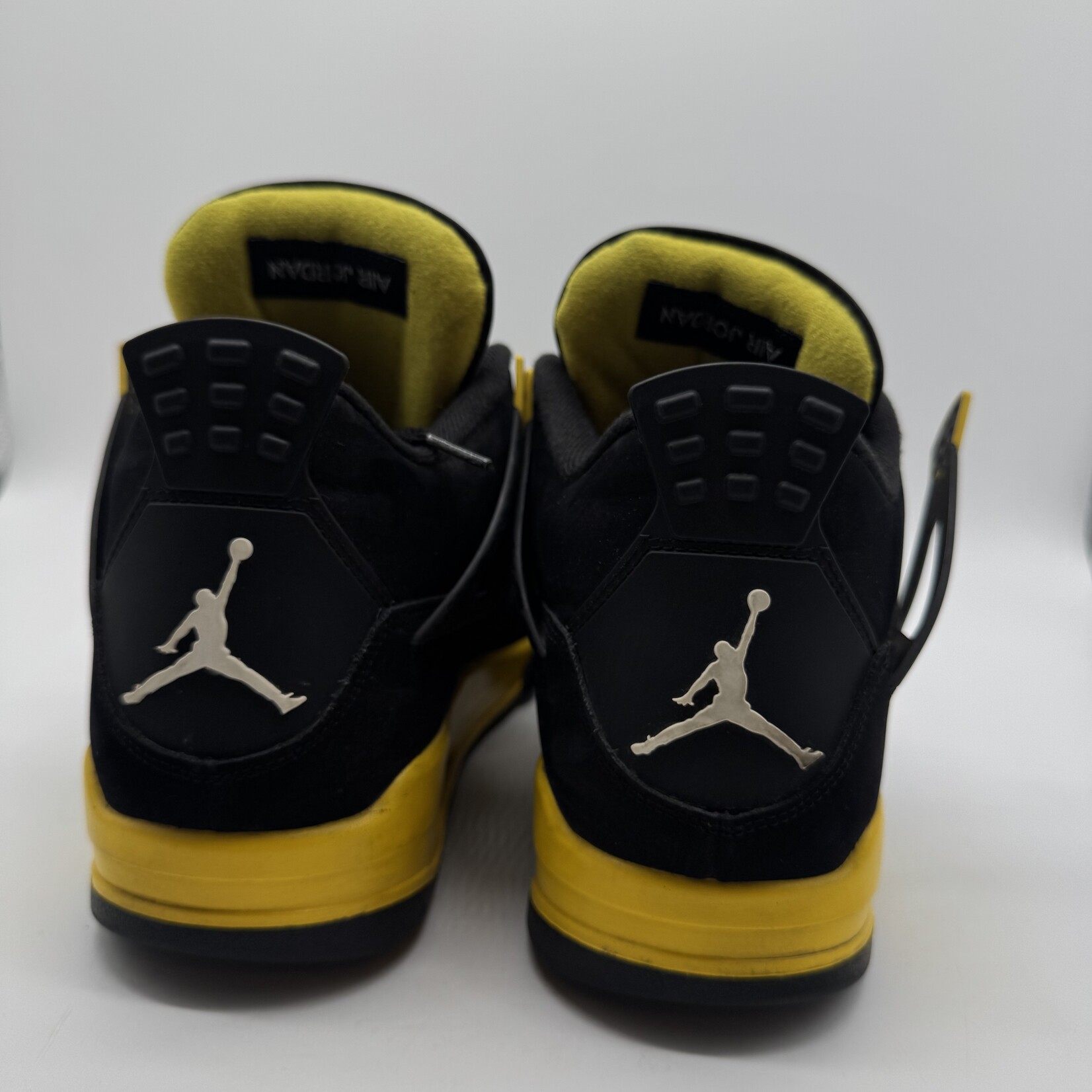 Jordan 4 Retro Thunder (2023)