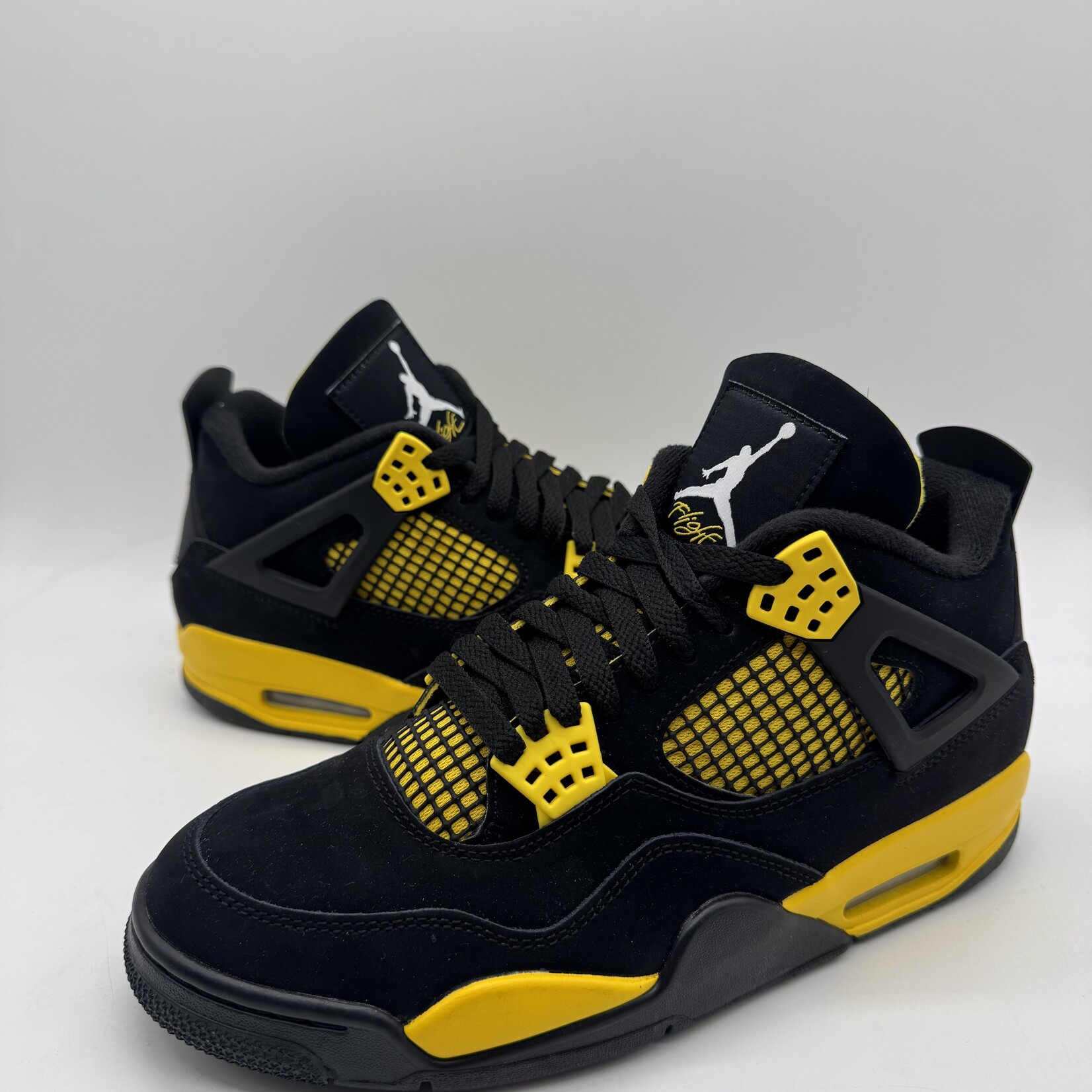 Jordan 4 Retro Thunder (2023)