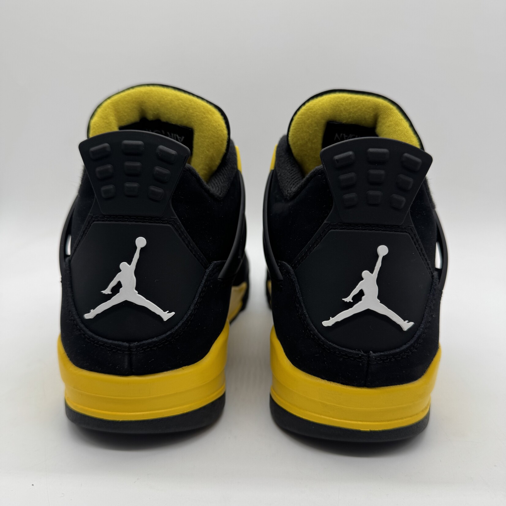 Jordan 4 Retro Thunder (2023)