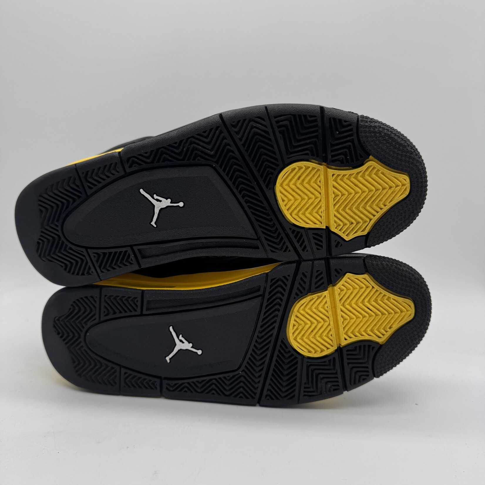 Jordan 4 Retro Thunder (2023)