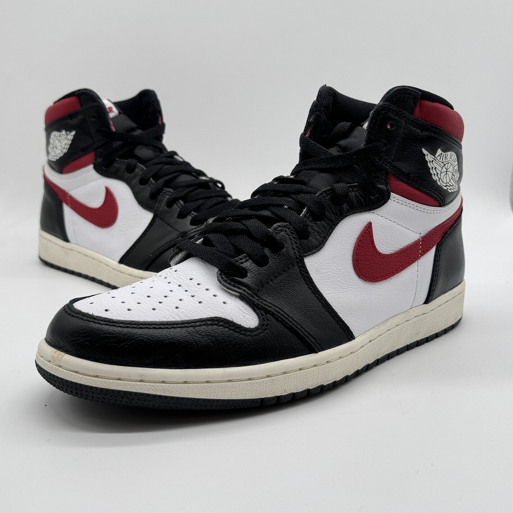 Jordan 1 Retro High Black Gym Red