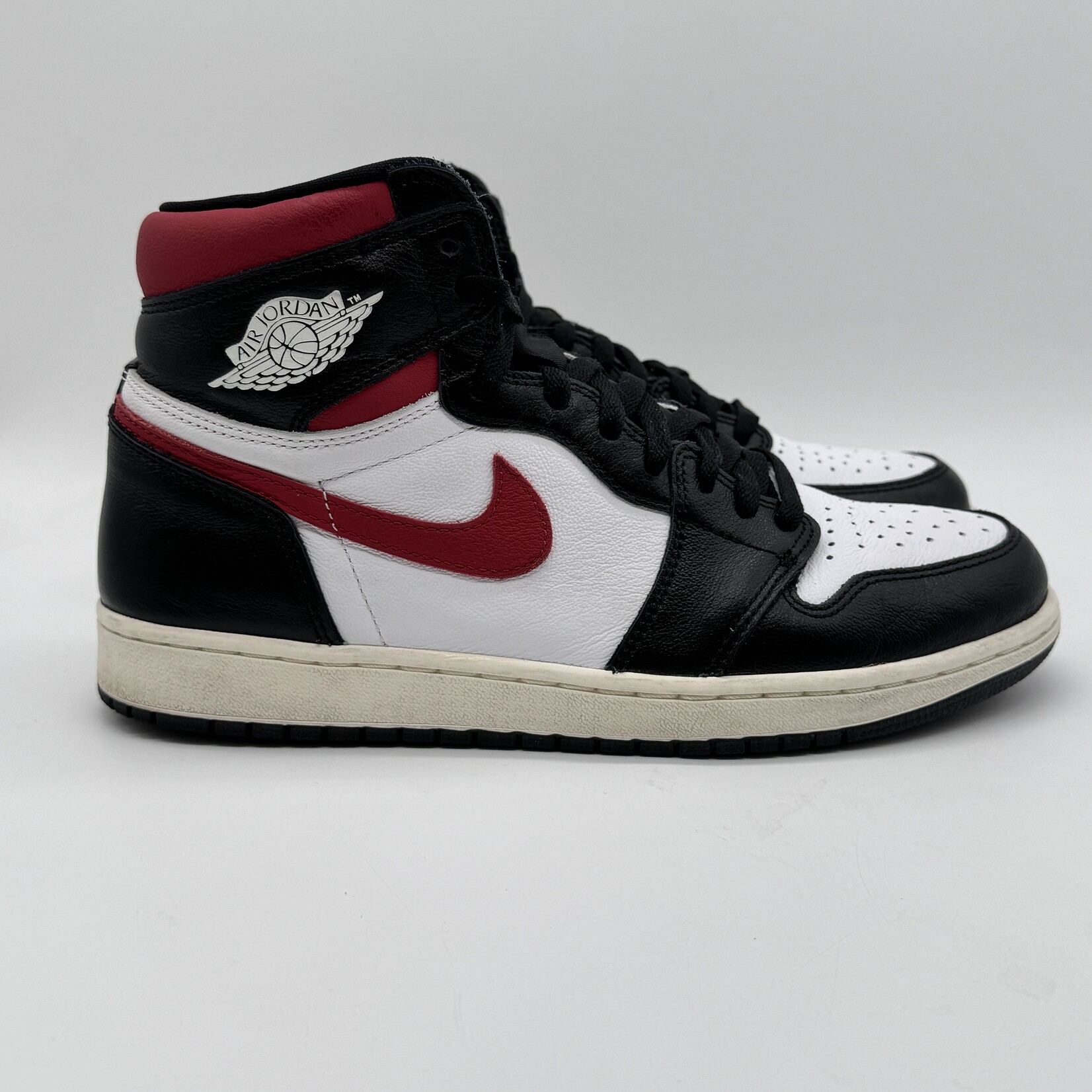 Jordan 1 Retro High Black Gym Red