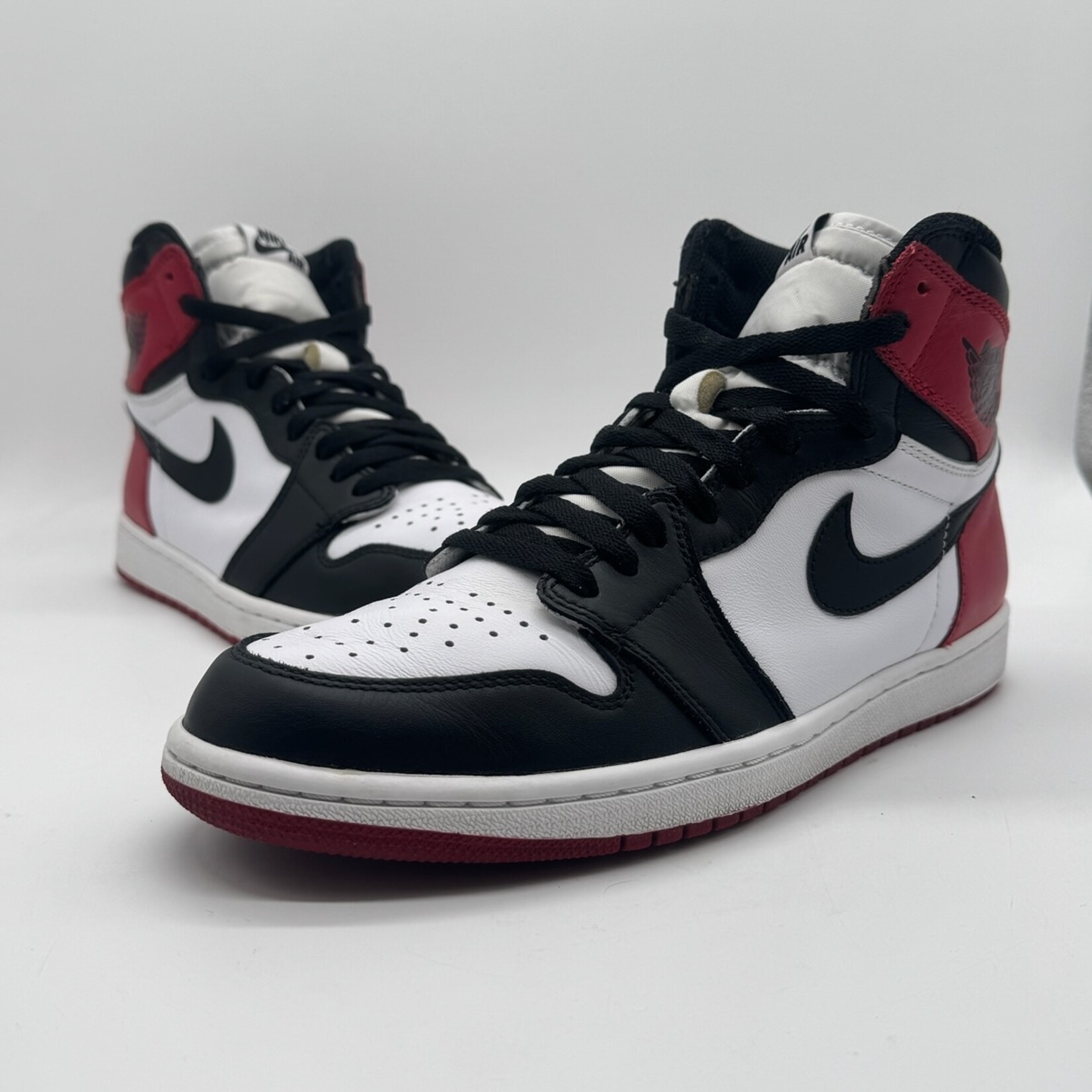 Jordan 1 Retro Black Toe (2016)