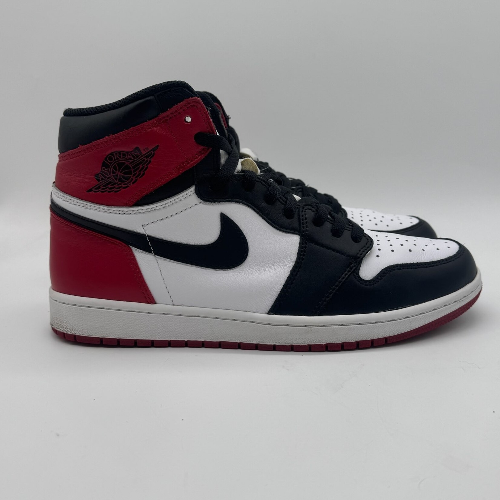Jordan 1 Retro Black Toe (2016)