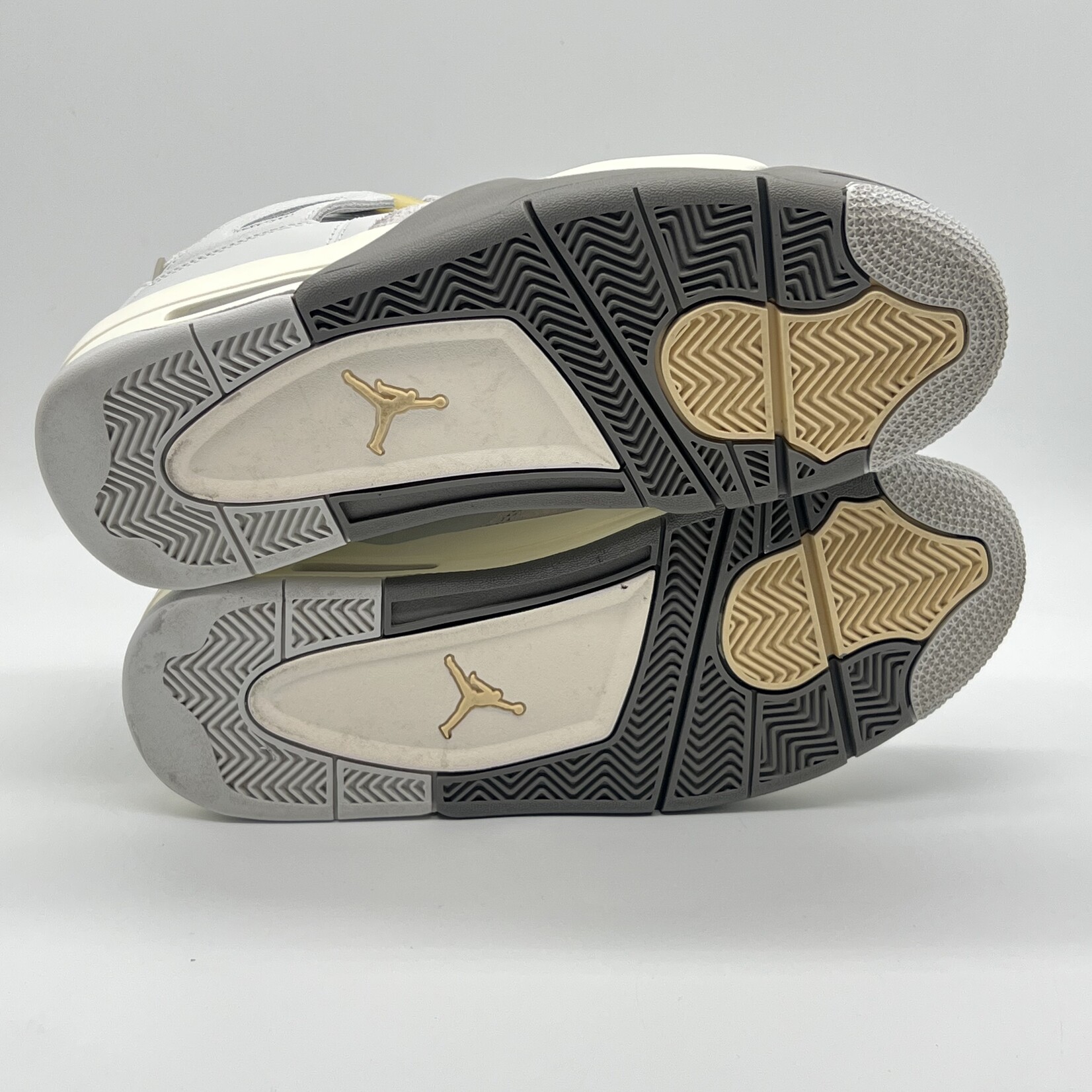 Jordan 4 Retro SE Craft Photon Dust
