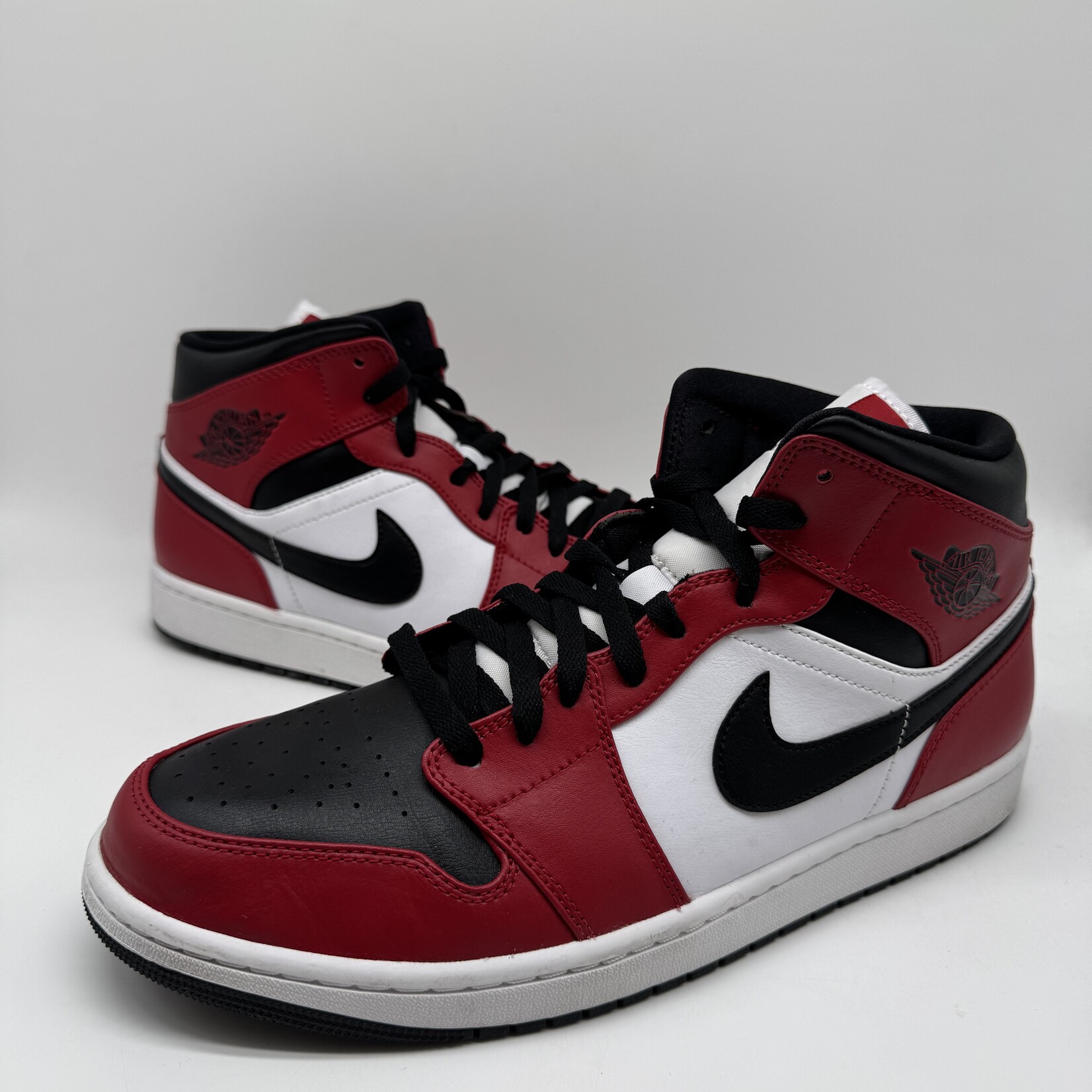 Jordan 1 Mid Chicago Toe