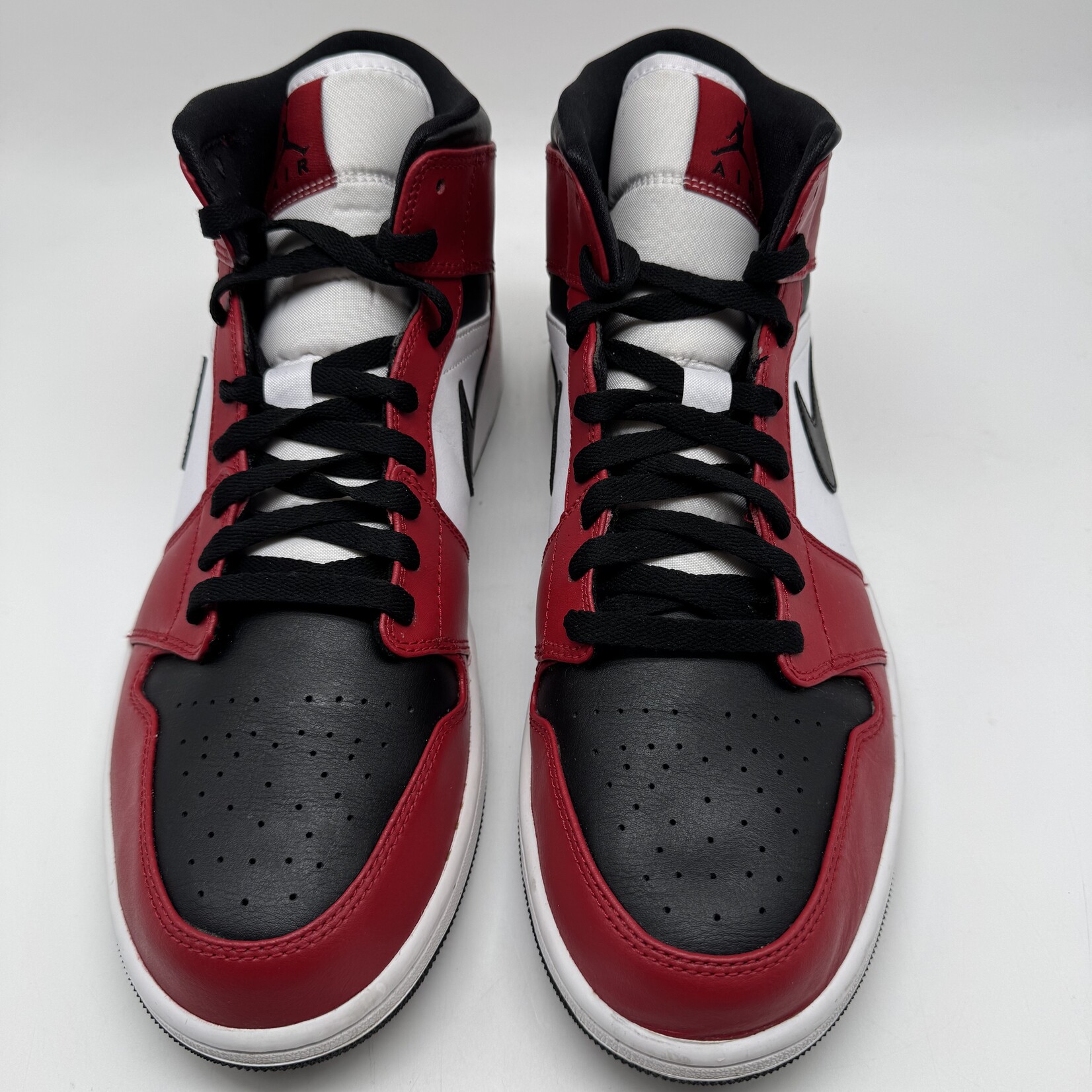 Jordan 1 Mid Chicago Toe