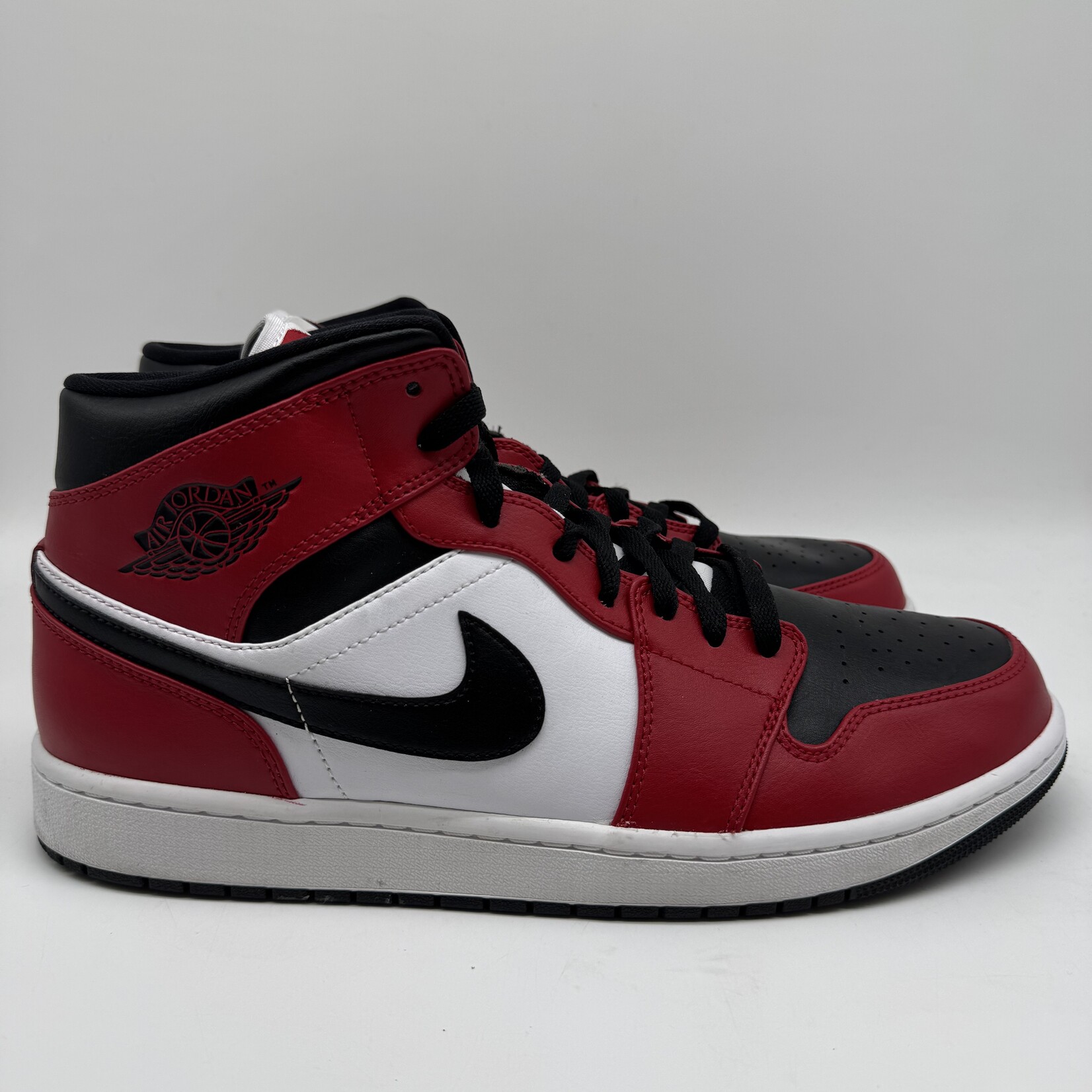Jordan 1 Mid Chicago Toe