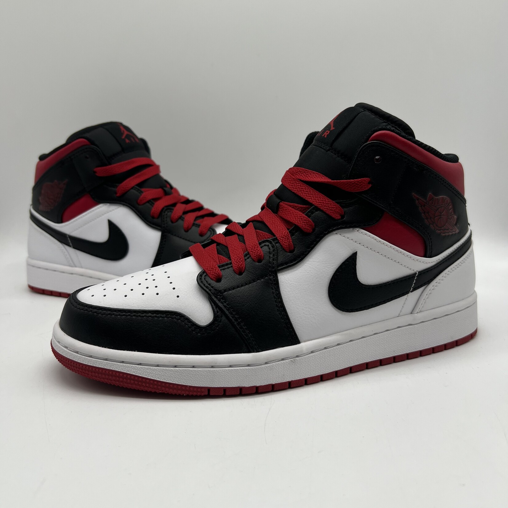Jordan 1 Mid Gym Red Black Toe