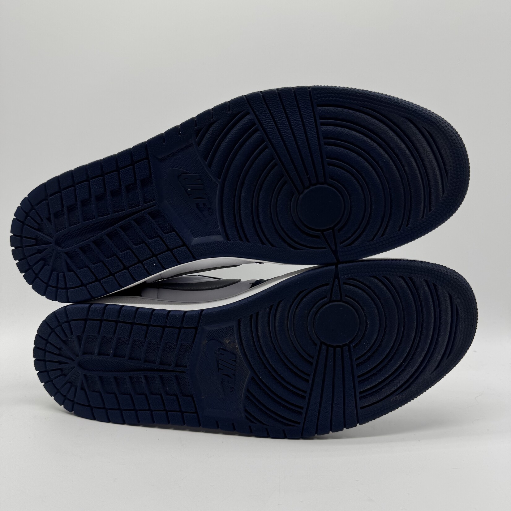 Jordan 1 Low SB Midnight Navy