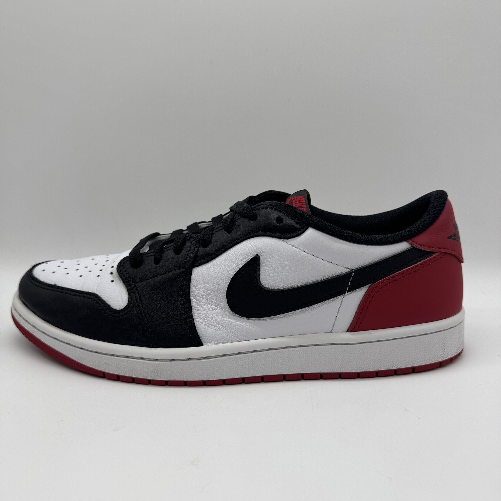Jordan 1 Retro Low OG Black Toe (2023)
