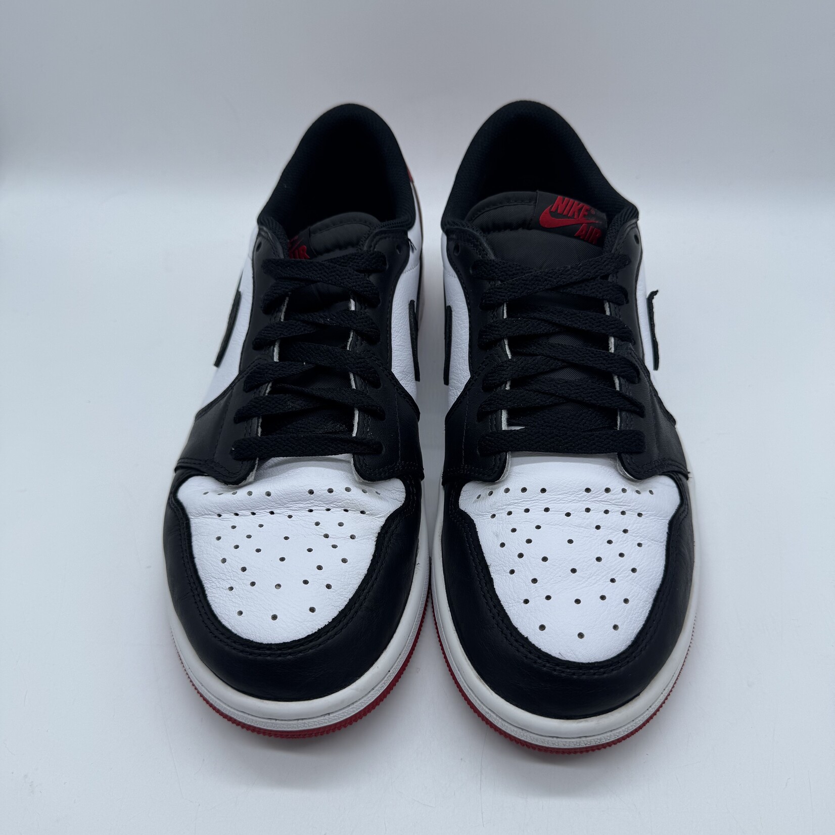 Jordan 1 Retro Low OG Black Toe (2023)