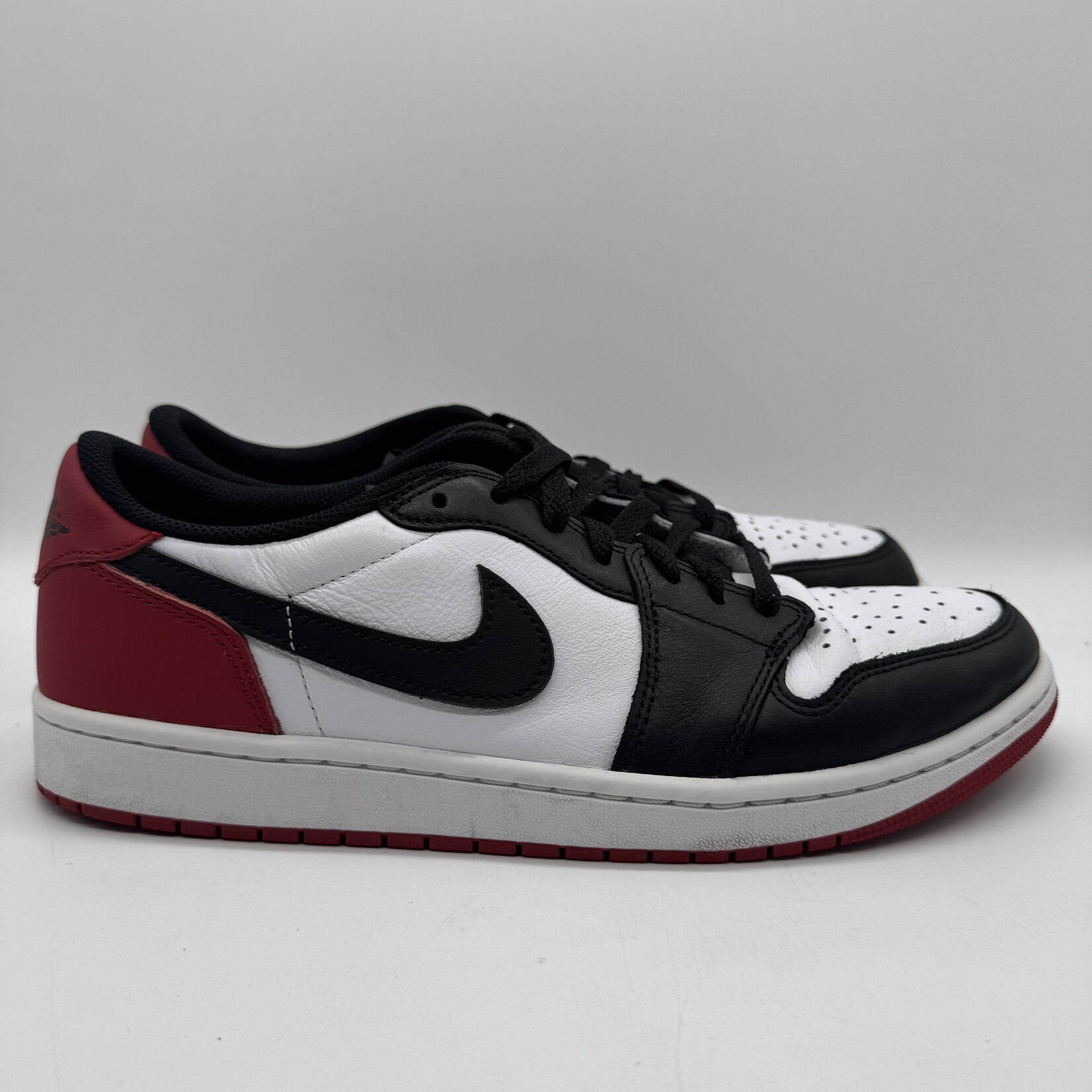 Jordan 1 Retro Low OG Black Toe (2023)