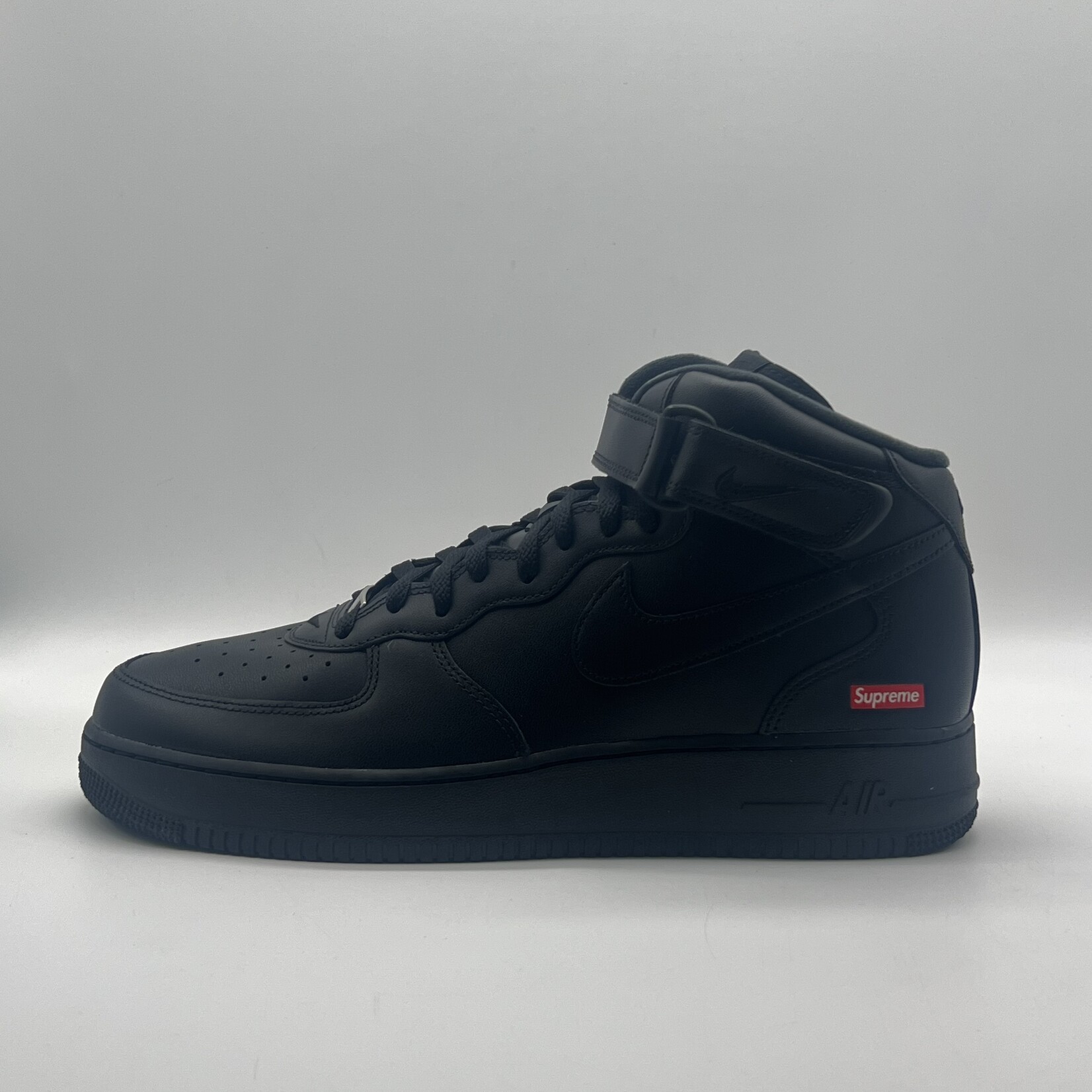 Nike Air Force 1 Mid Supreme Black