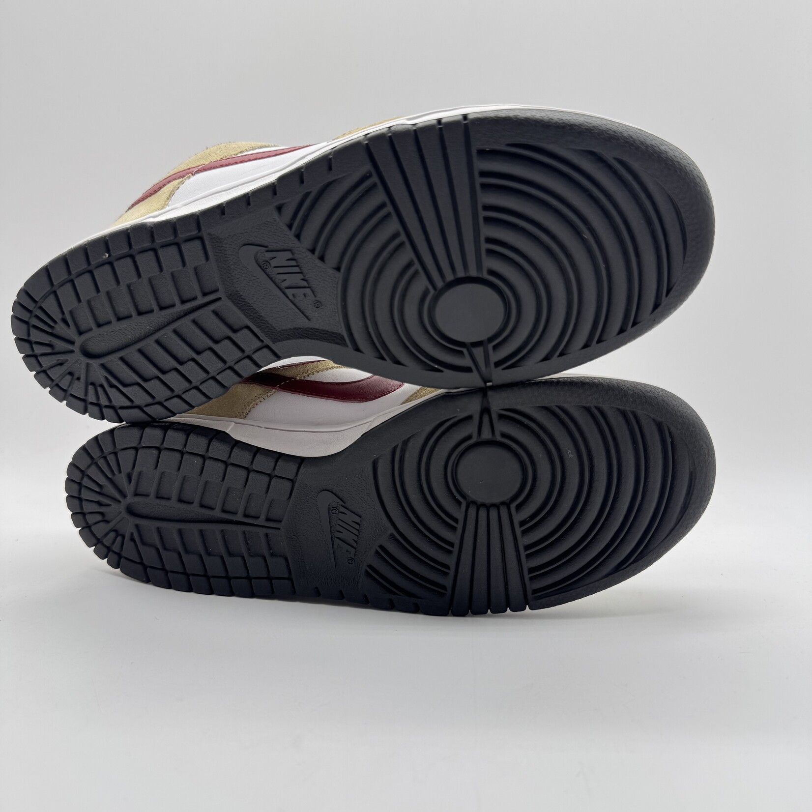 Nike SB Dunk Low Crimson