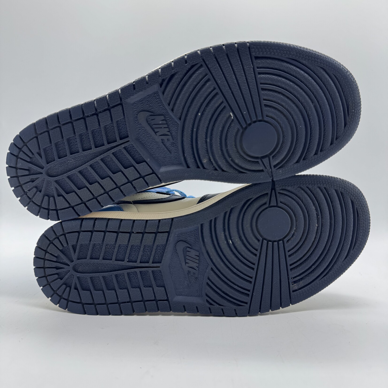 Jordan 1 Retro High Obsidian