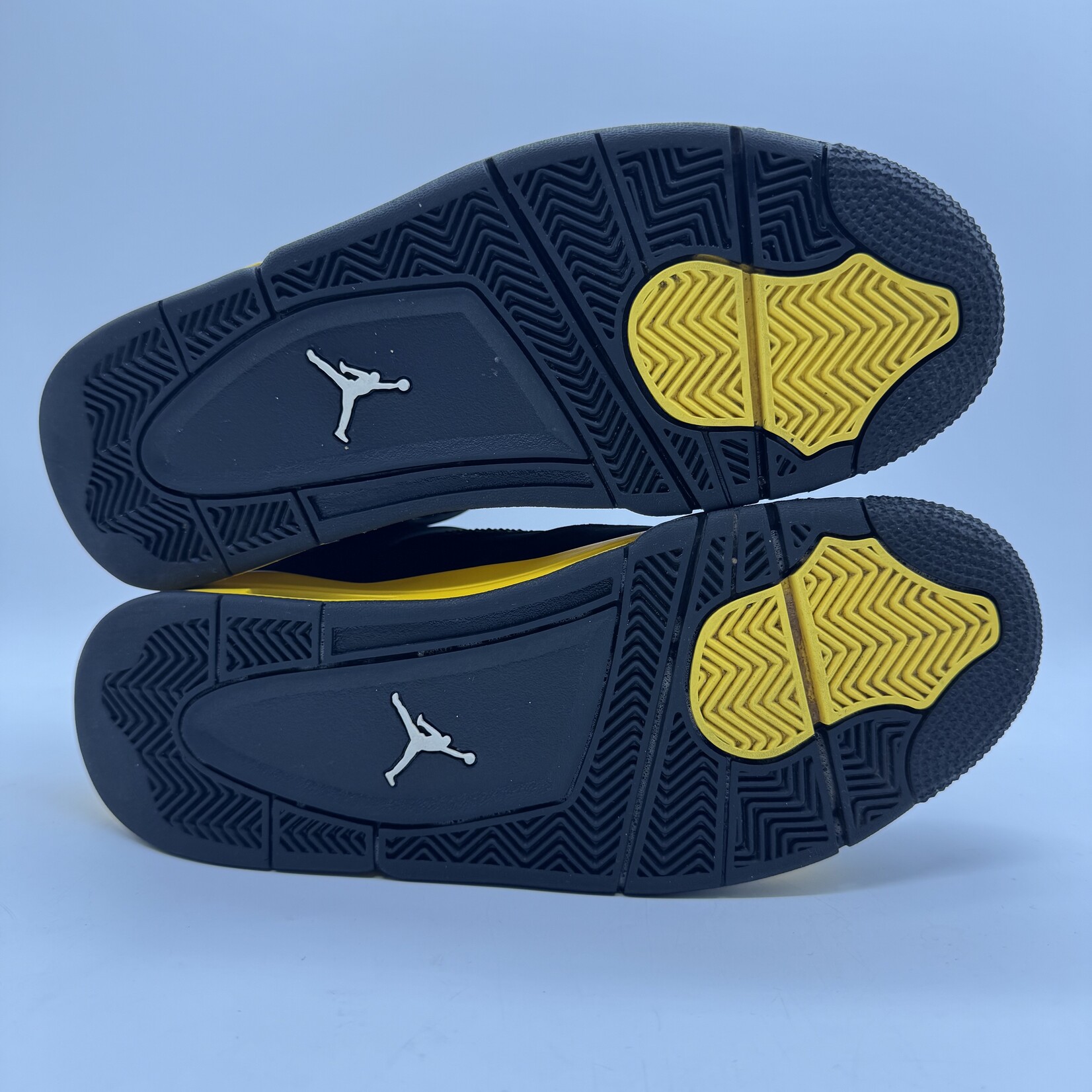 Jordan 4 Retro Thunder (2023)