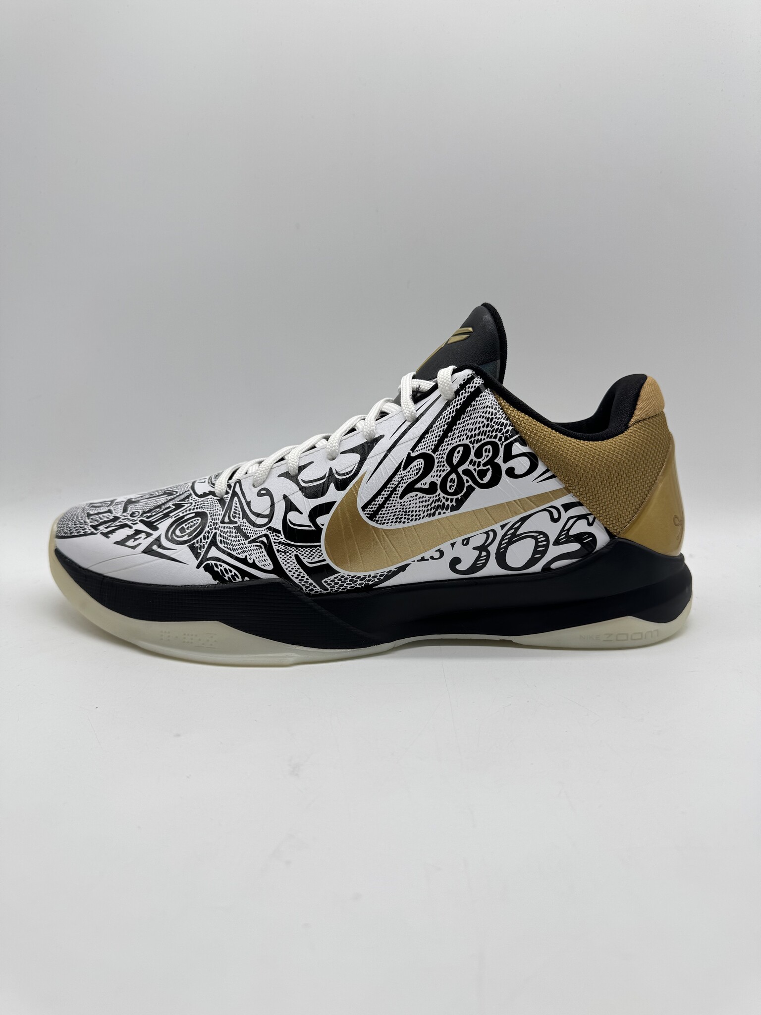靴 Nike Kobe 5 Protro \"Big Stage\" Nike Men's Kobe V 5 Protro Big Stage White Metallic Gold Black