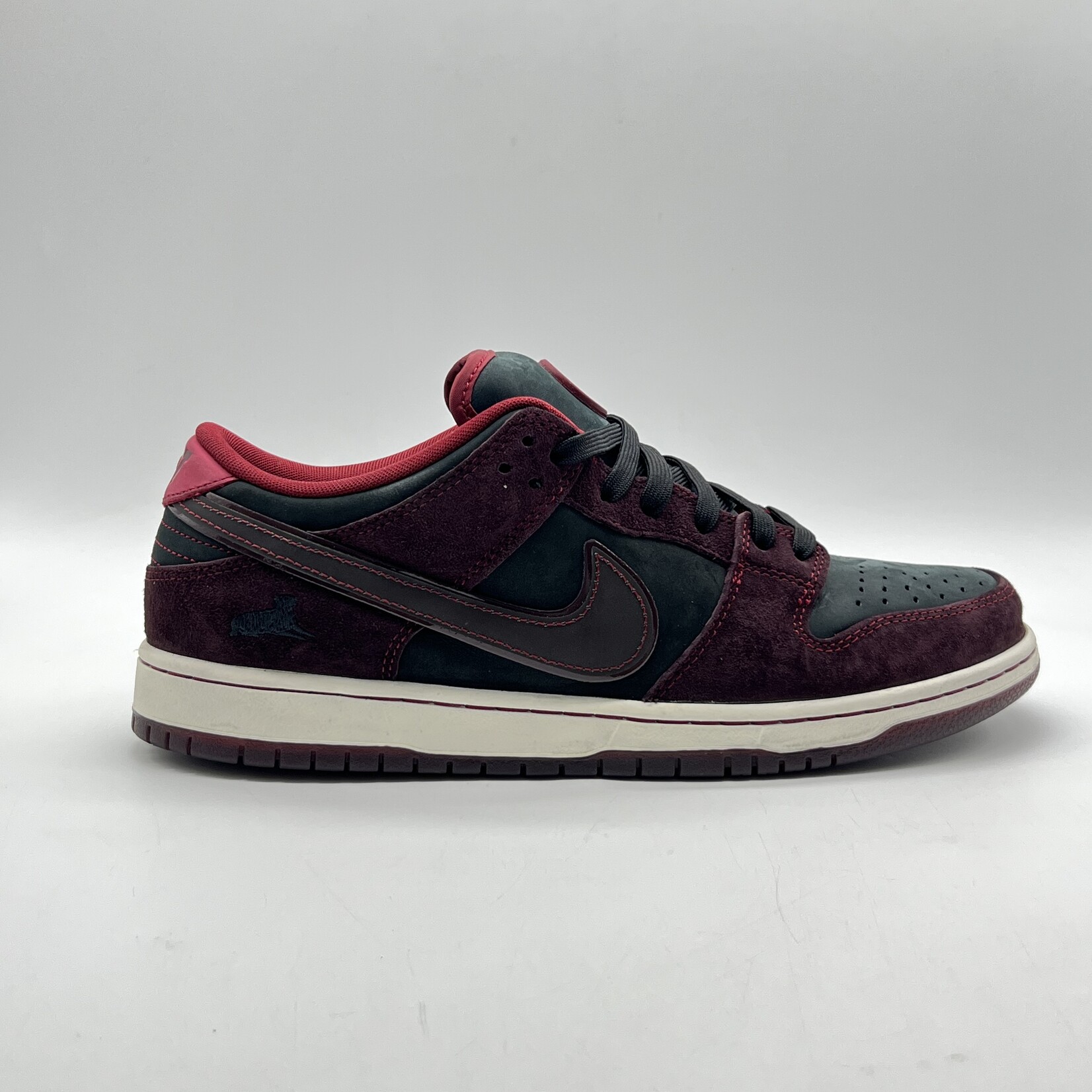 Nike SB Dunk Low Riot Skateshop
