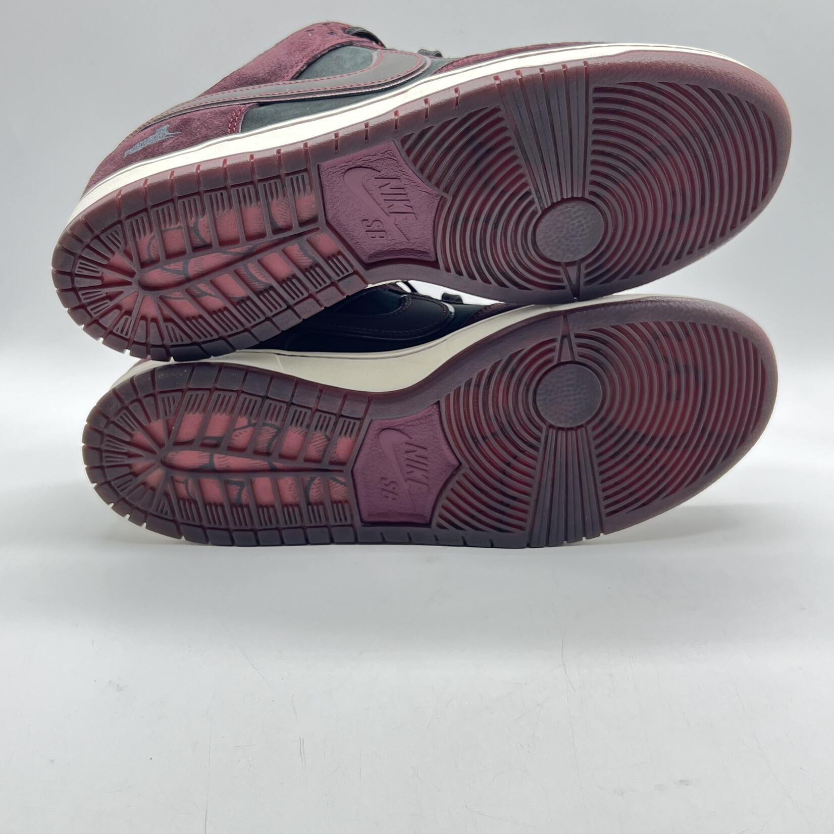 Nike SB Dunk Low Riot Skateshop