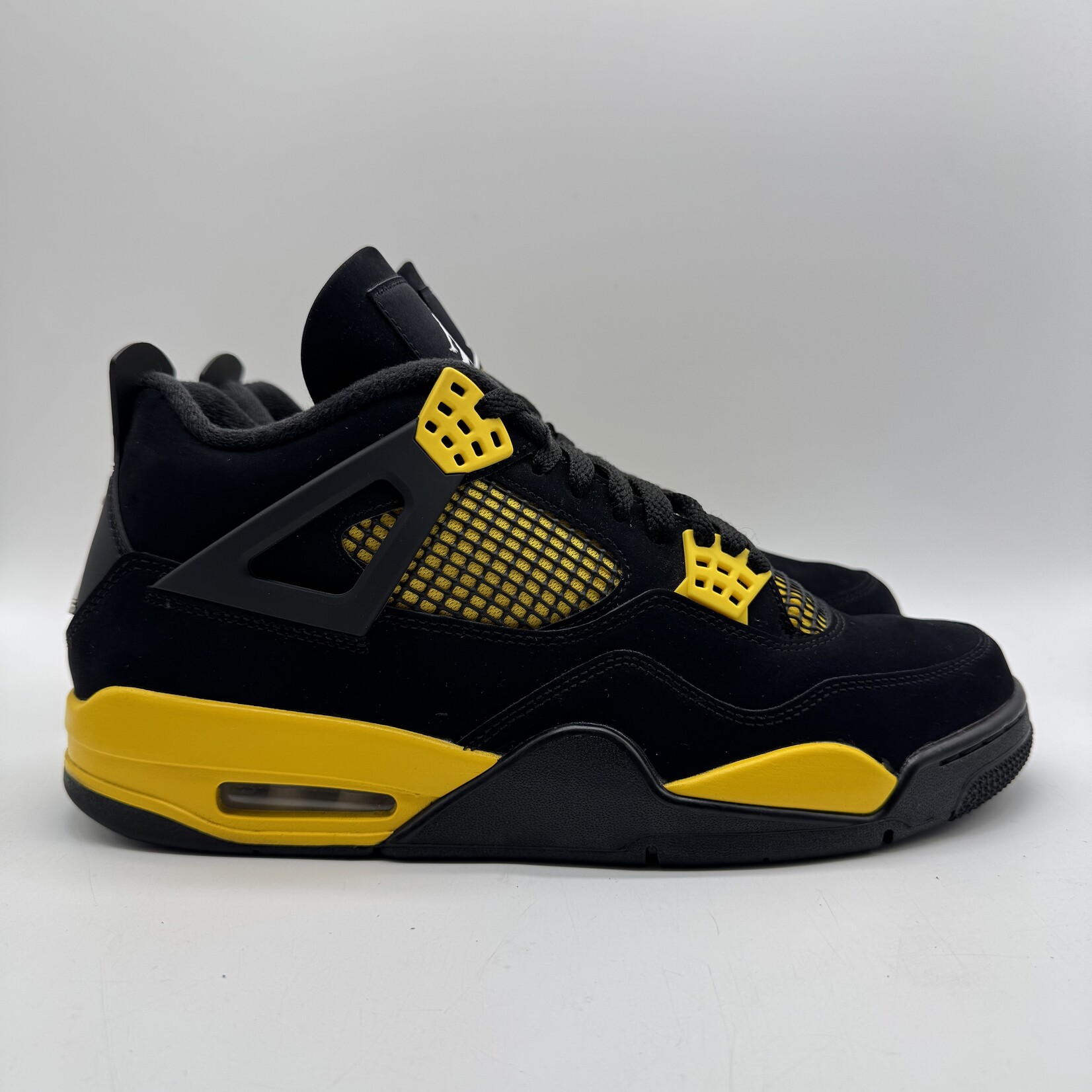 Jordan 4 Retro Thunder (2023)