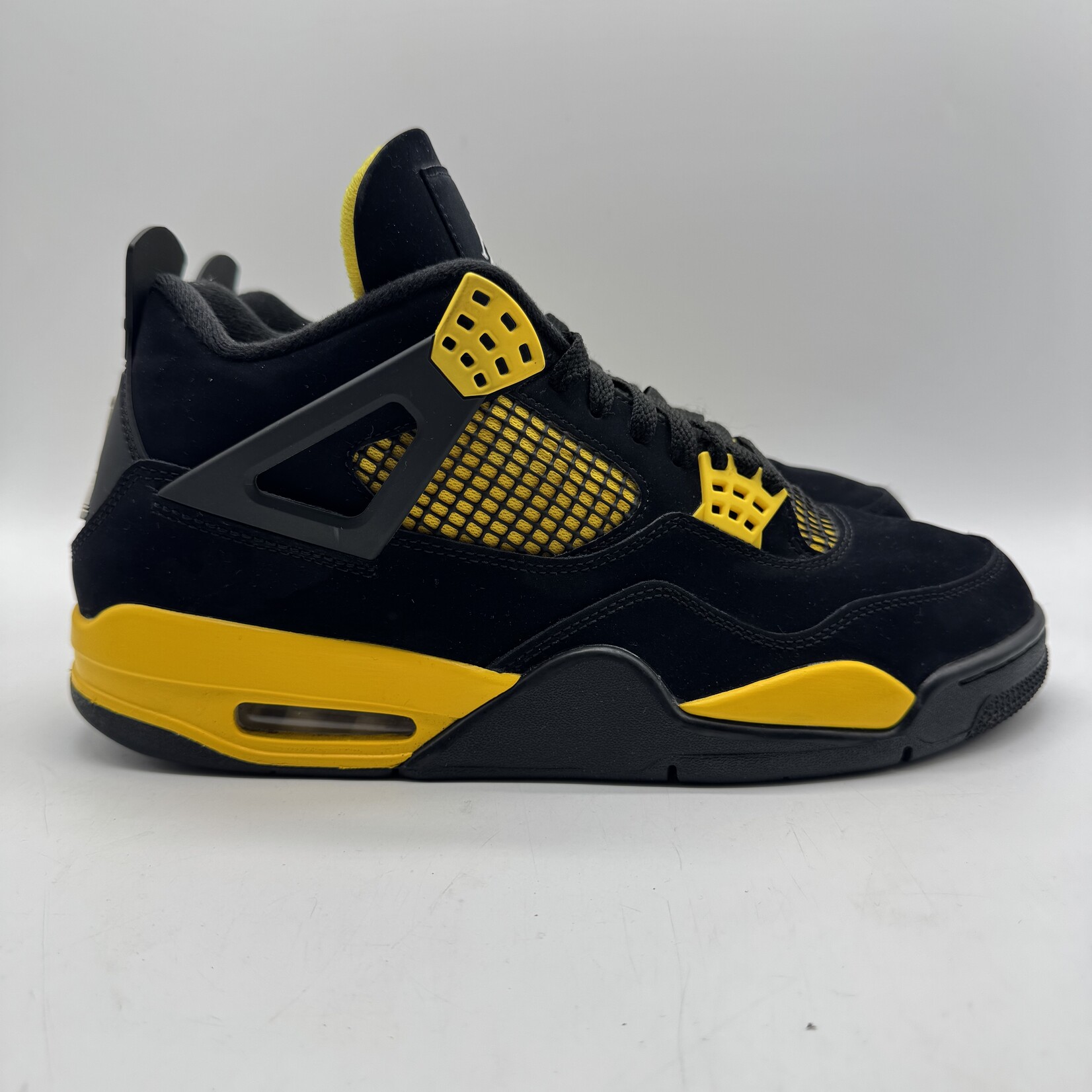 Jordan 4 Retro Thunder (2023)