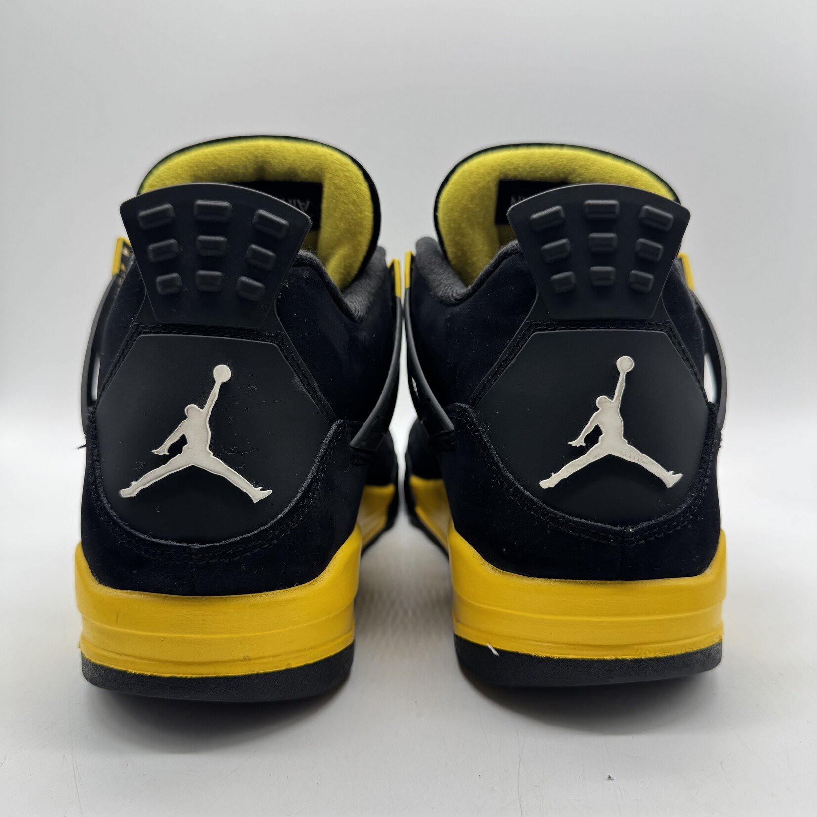 Jordan 4 Retro Thunder (2023)