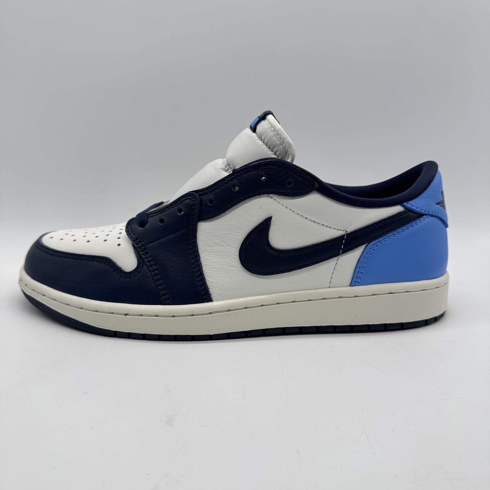 Jordan 1 Low OG Obsidian UNC