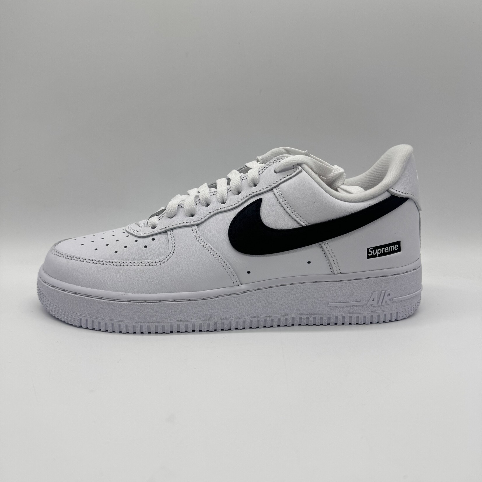 Nike Air Force 1 Low Supreme White Black
